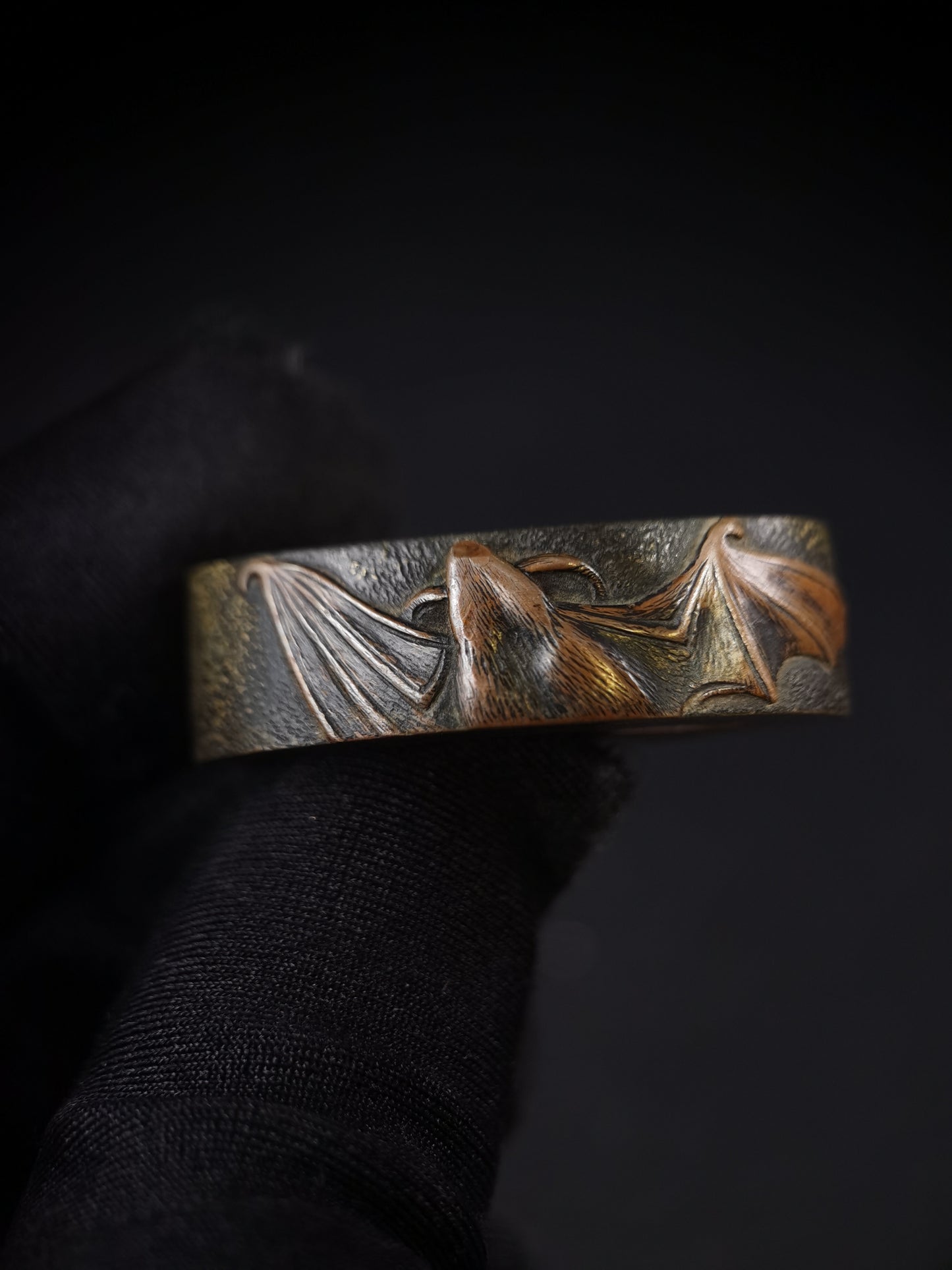 Japanese Bat Pattern Single Fuchi for Katana Wakziashi Edo Period Antique F189