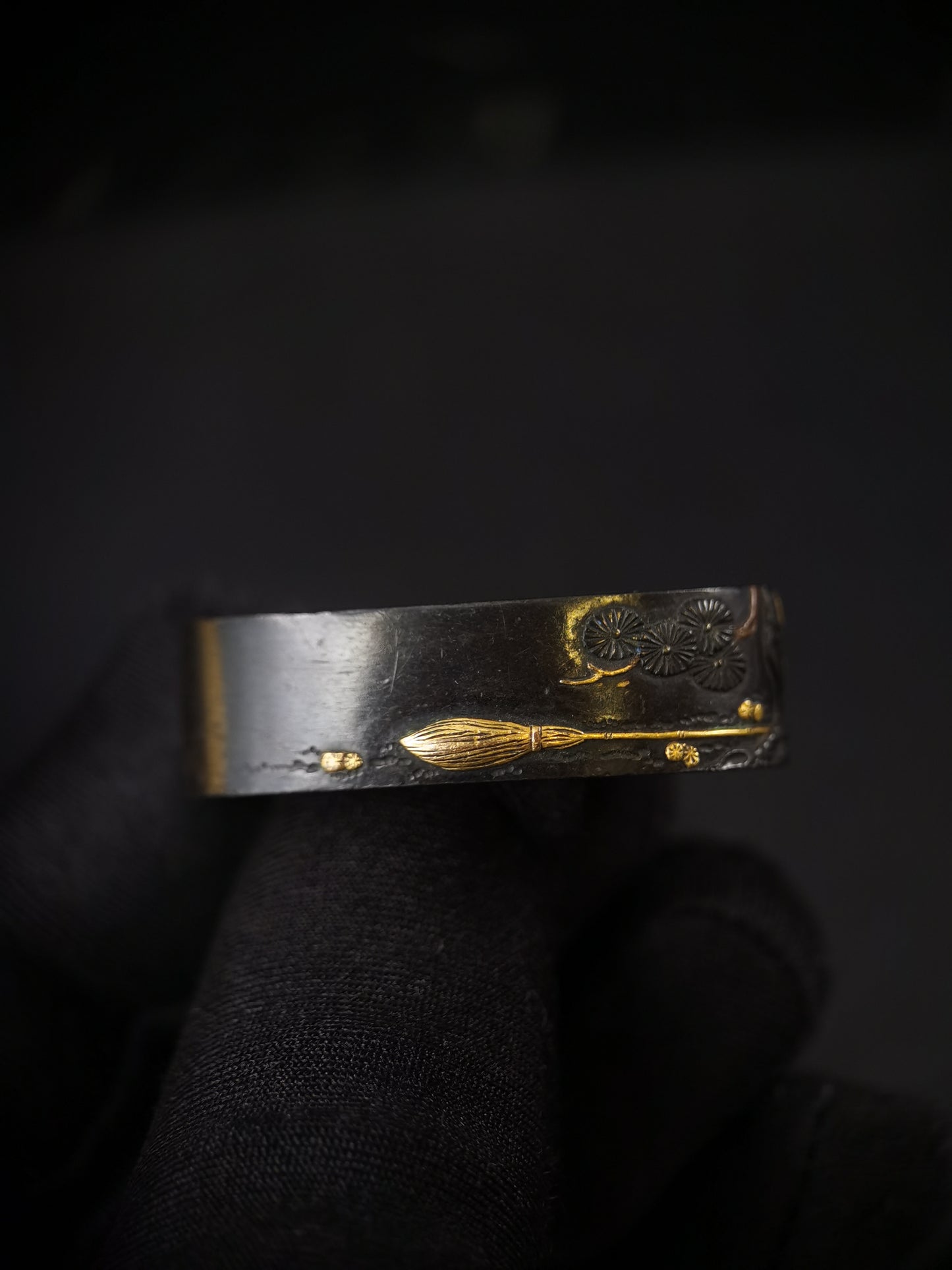 Japanese Pine Tree and Broom Pattern Single Fuchi for Katana Wakziashi Edo Period Antique F187