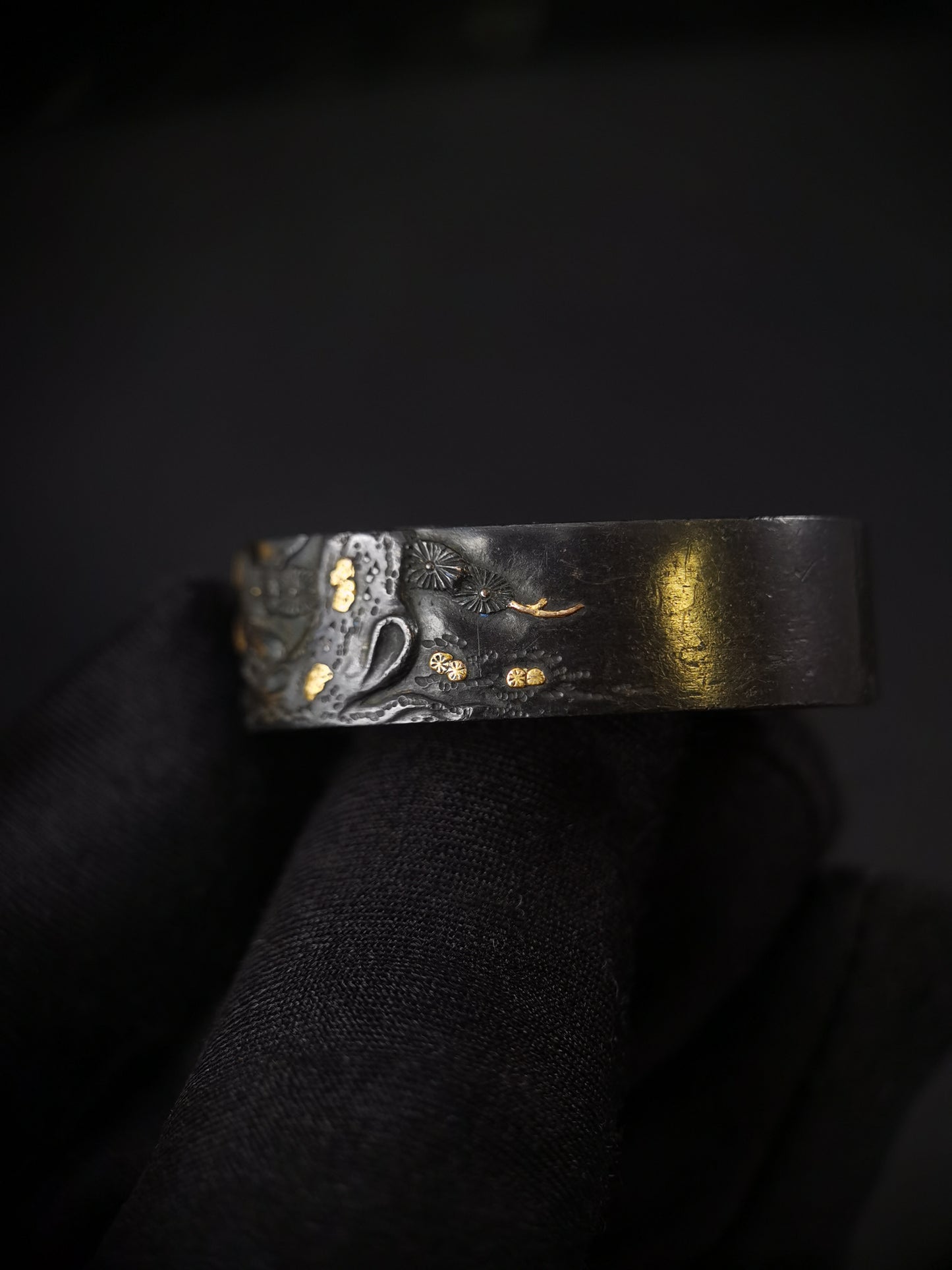 Japanese Pine Tree and Broom Pattern Single Fuchi for Katana Wakziashi Edo Period Antique F187