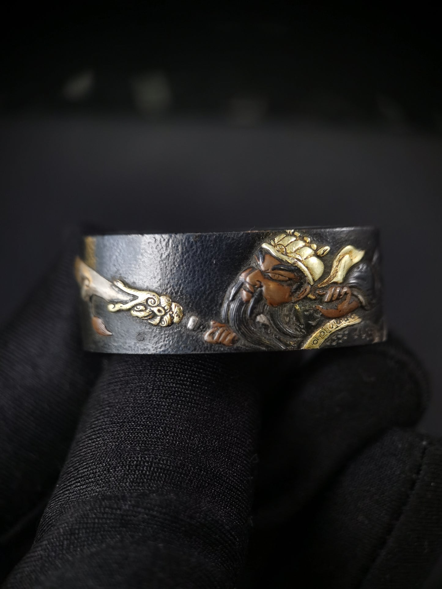Japanese Three Kingdoms Guan Yu Figure Pattern Single Fuchi for Katana Wakziashi Edo Period Antique F190