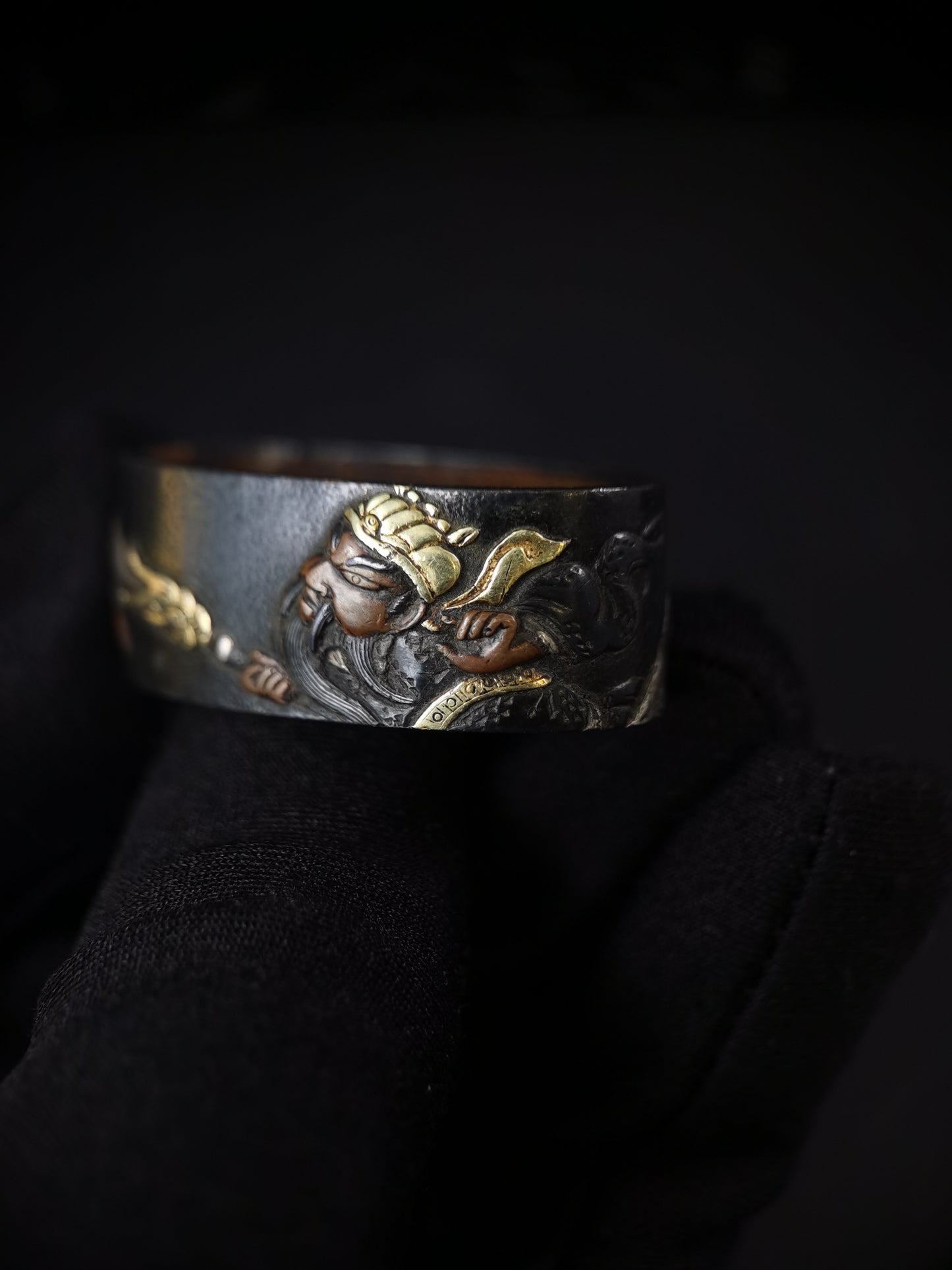 Japanese Three Kingdoms Guan Yu Figure Pattern Single Fuchi for Katana Wakziashi Edo Period Antique F190