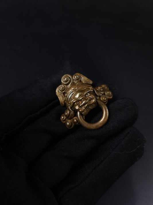 Japanese Lion Dog holding ring in mouth Kurikata for wakziashi and Tanto, Y178