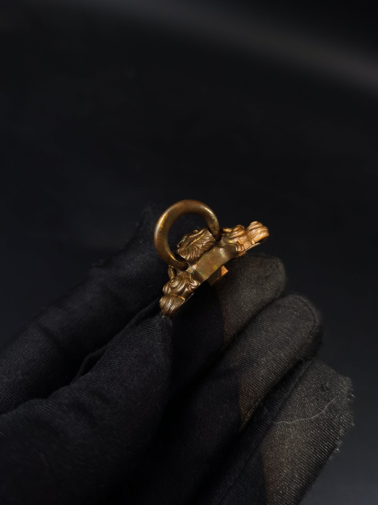 Japanese Lion Dog holding ring in mouth Kurikata for wakziashi and Tanto, Y178
