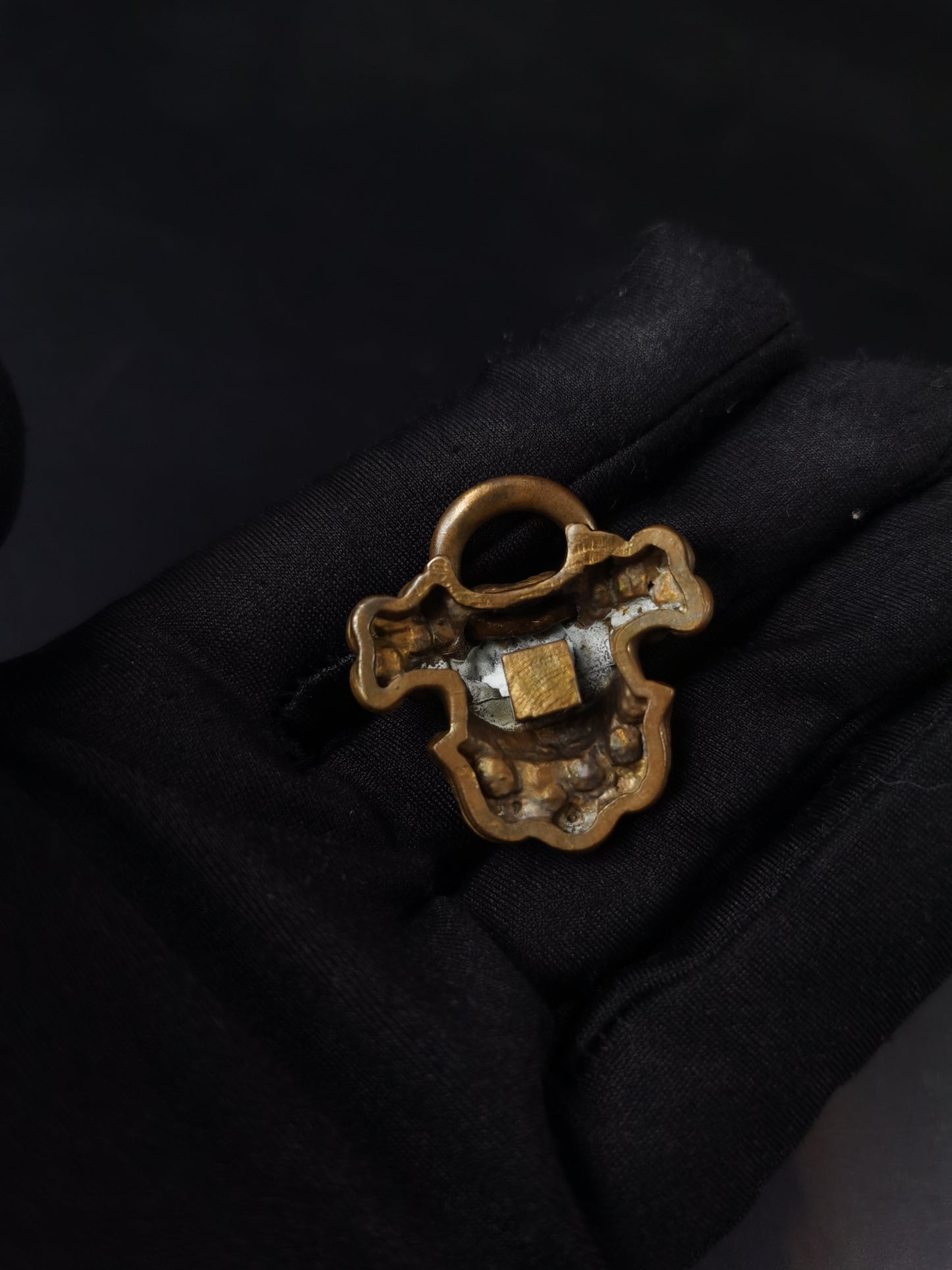 Japanese Lion Dog holding ring in mouth Kurikata for wakziashi and Tanto, Y178