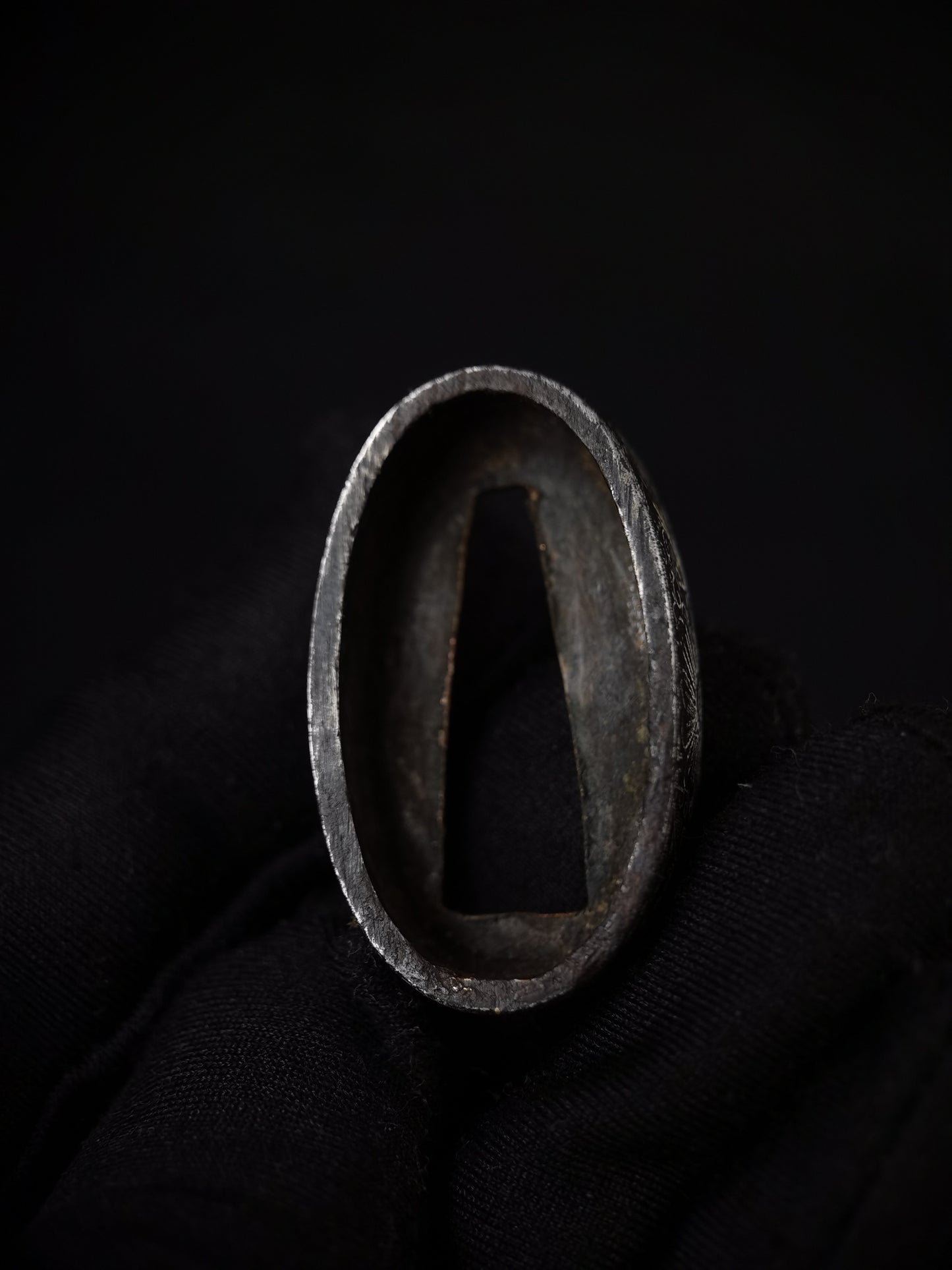 Japanese Flora and Foliage Pattern Single Fuchi for Katana Wakziashi Edo Period Antique F195
