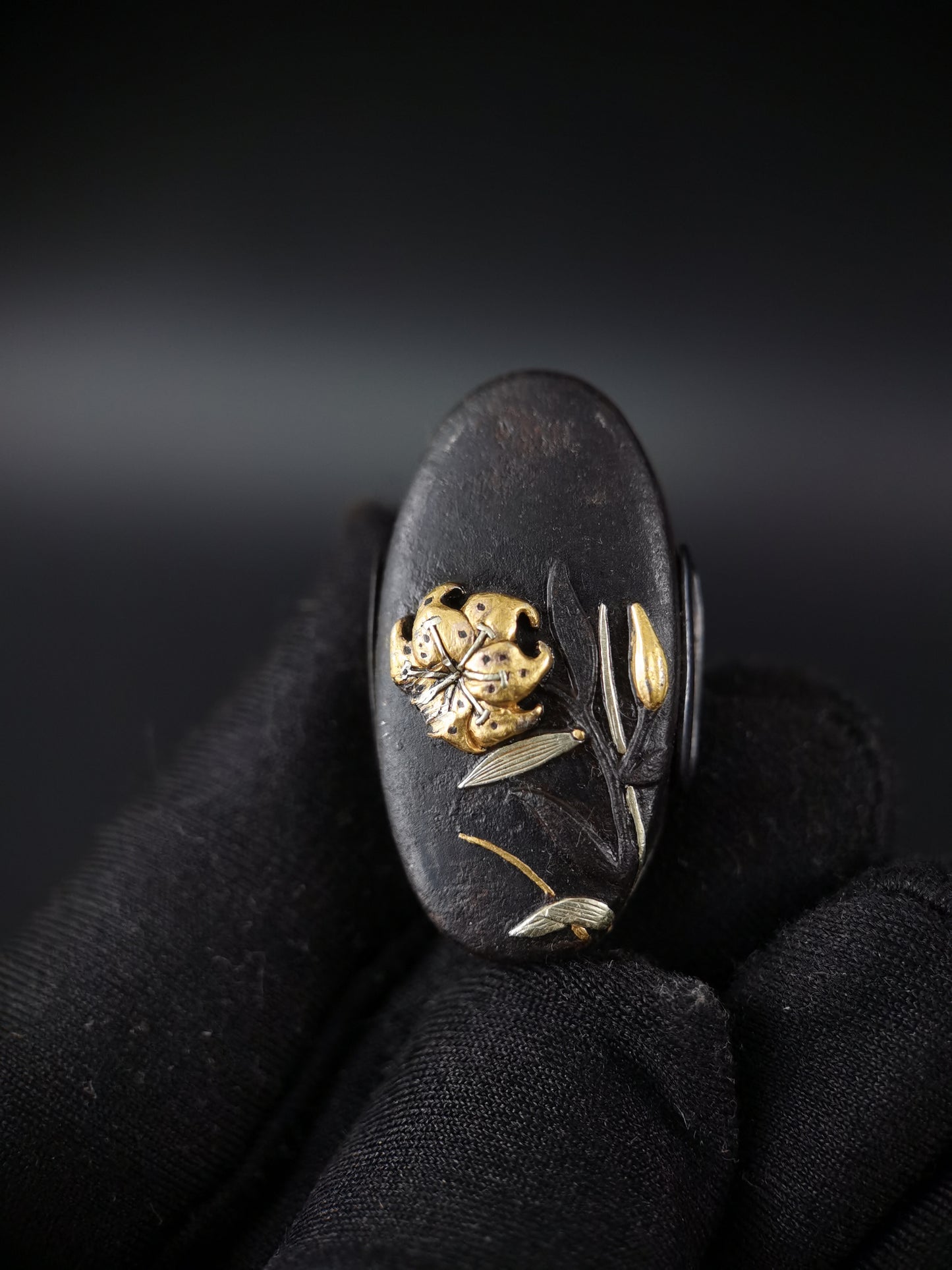 Japanese Lily Pattern Fuchi & Kashira for Katana Edo Period Antique B154