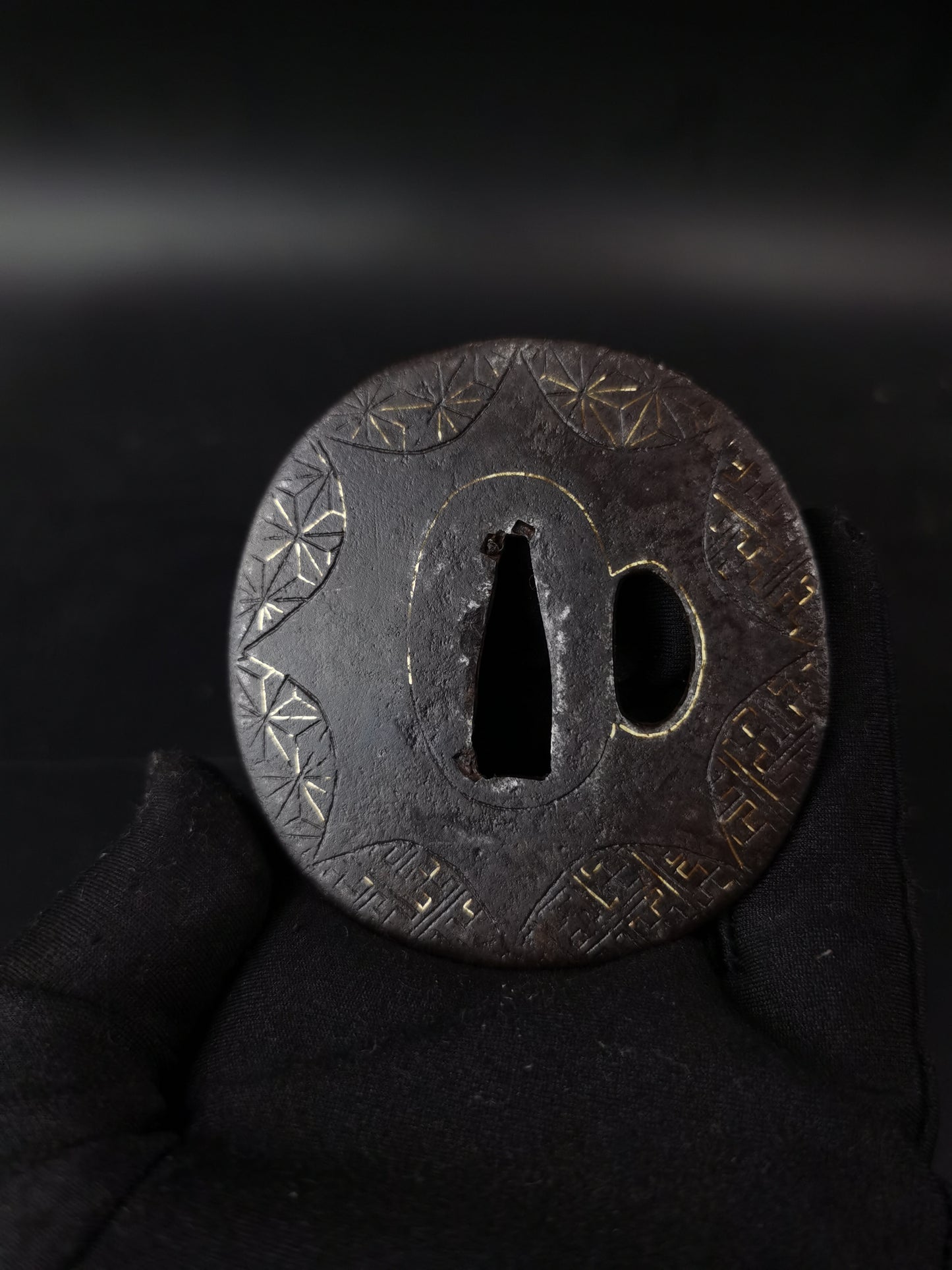 Japanese Floral pattern Tsuba for Wakziashi Edo Period Antique A279