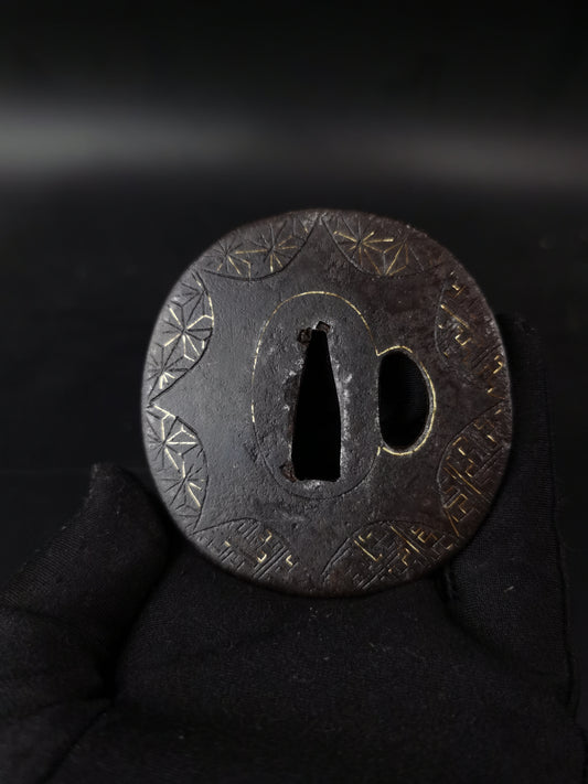Japanese Floral pattern Tsuba for Wakziashi Edo Period Antique A279