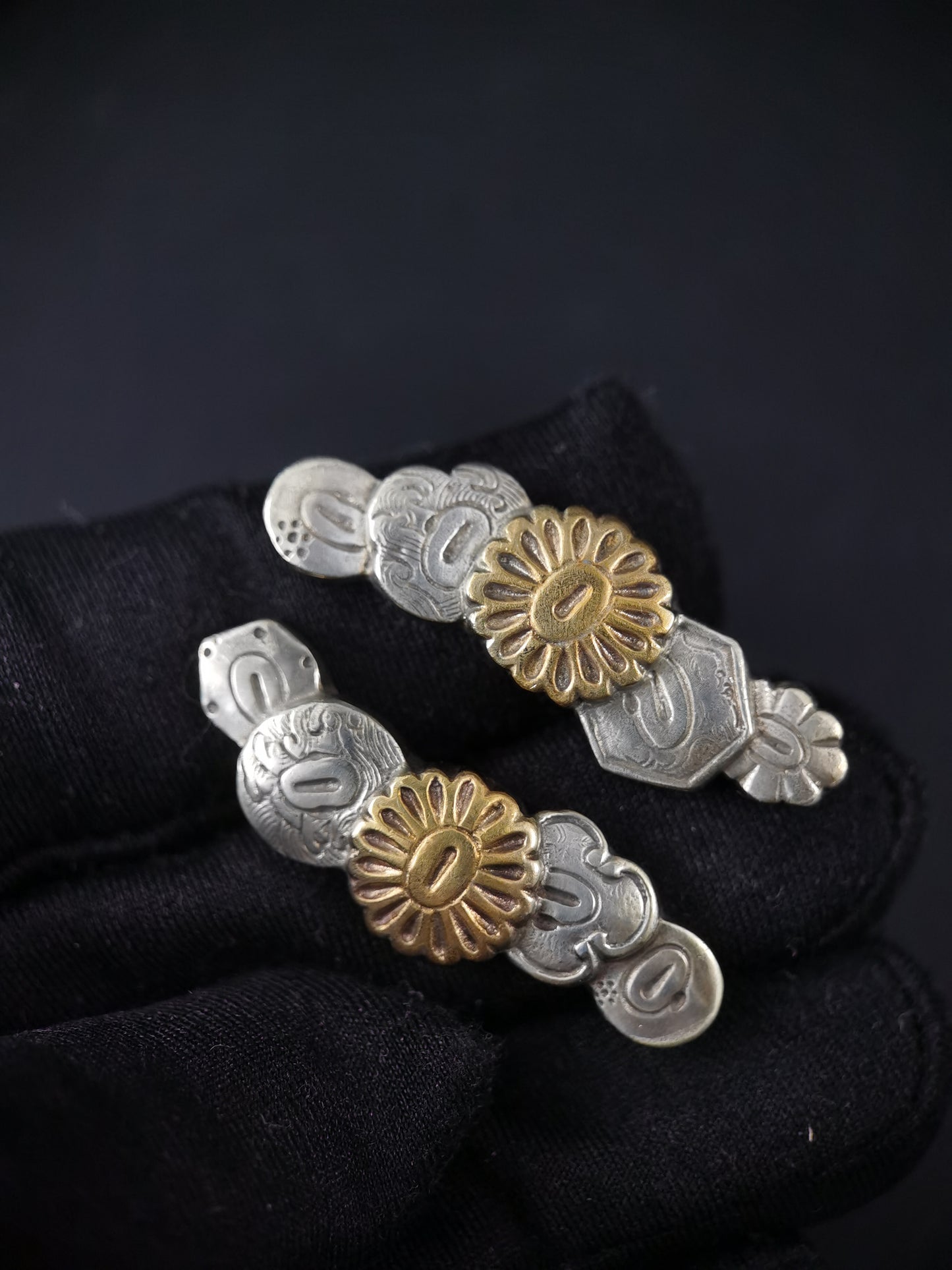 Japanese Type Tsuba Pattern Menuki for Katana and Wakziashi Tanto Y084