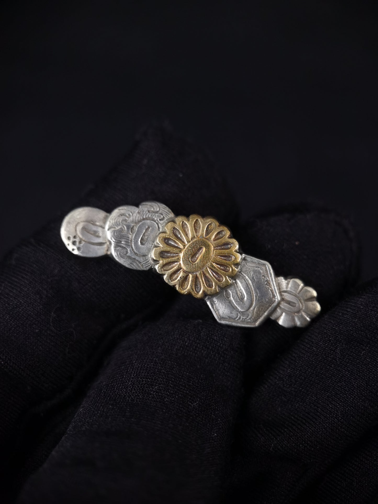 Japanese Type Tsuba Pattern Menuki for Katana and Wakziashi Tanto Y084