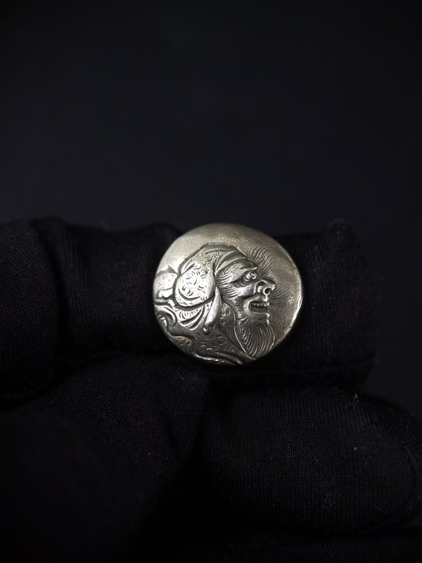 Japanese Type Romance of The Three Kingdoms Pattern Round Menuki for Tanto Y120