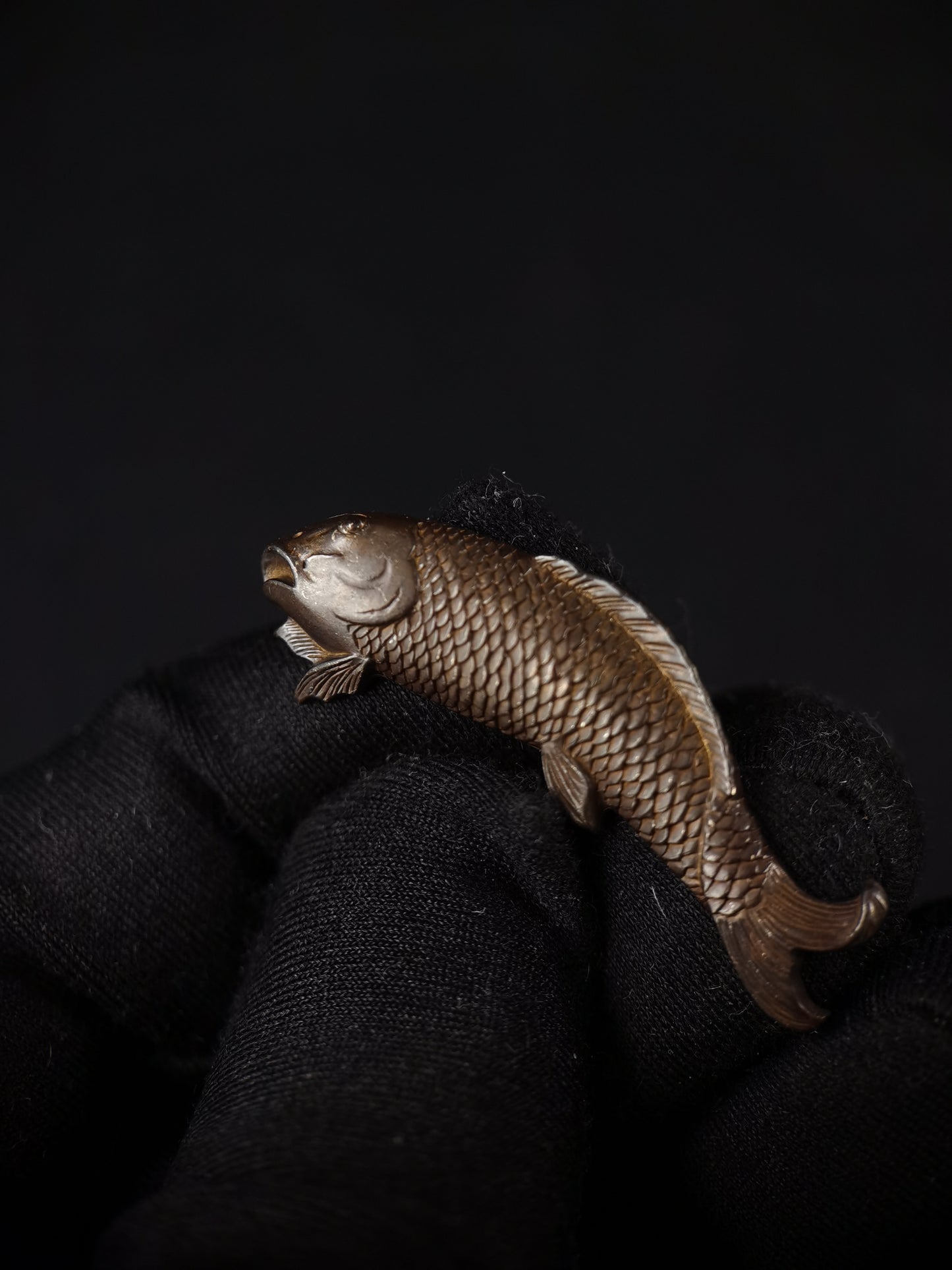 Japanese Type Carp Pattern Menuki for Katana and wakziashi , Y186