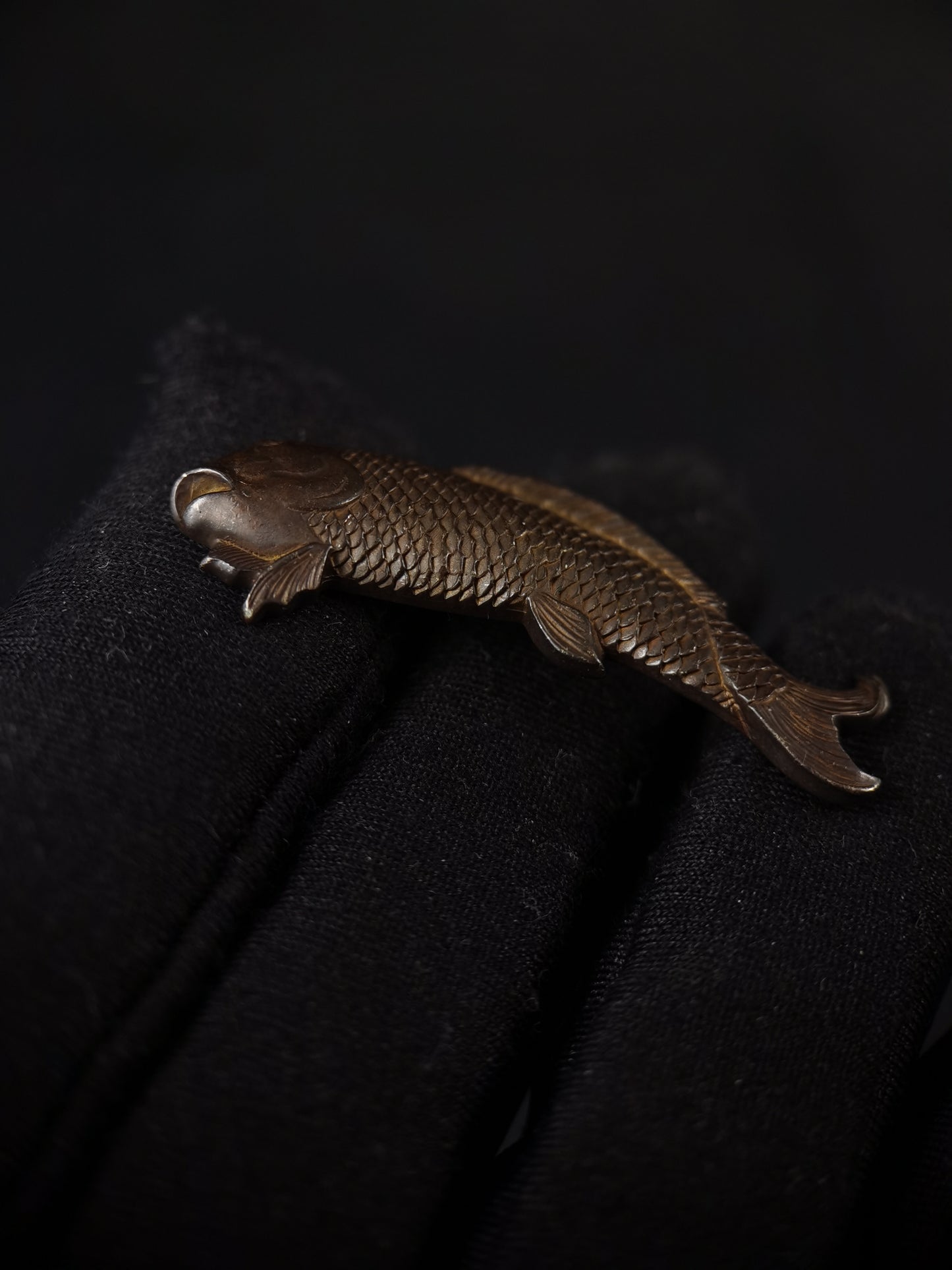 Japanese Type Carp Pattern Menuki for Katana and wakziashi , Y186