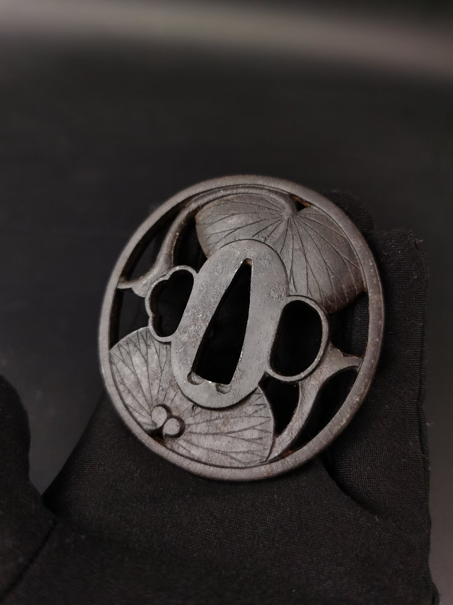 Japanese Type Sunflower leaves Pattern Tsuba for Wakziashi Edo Period Antique A288