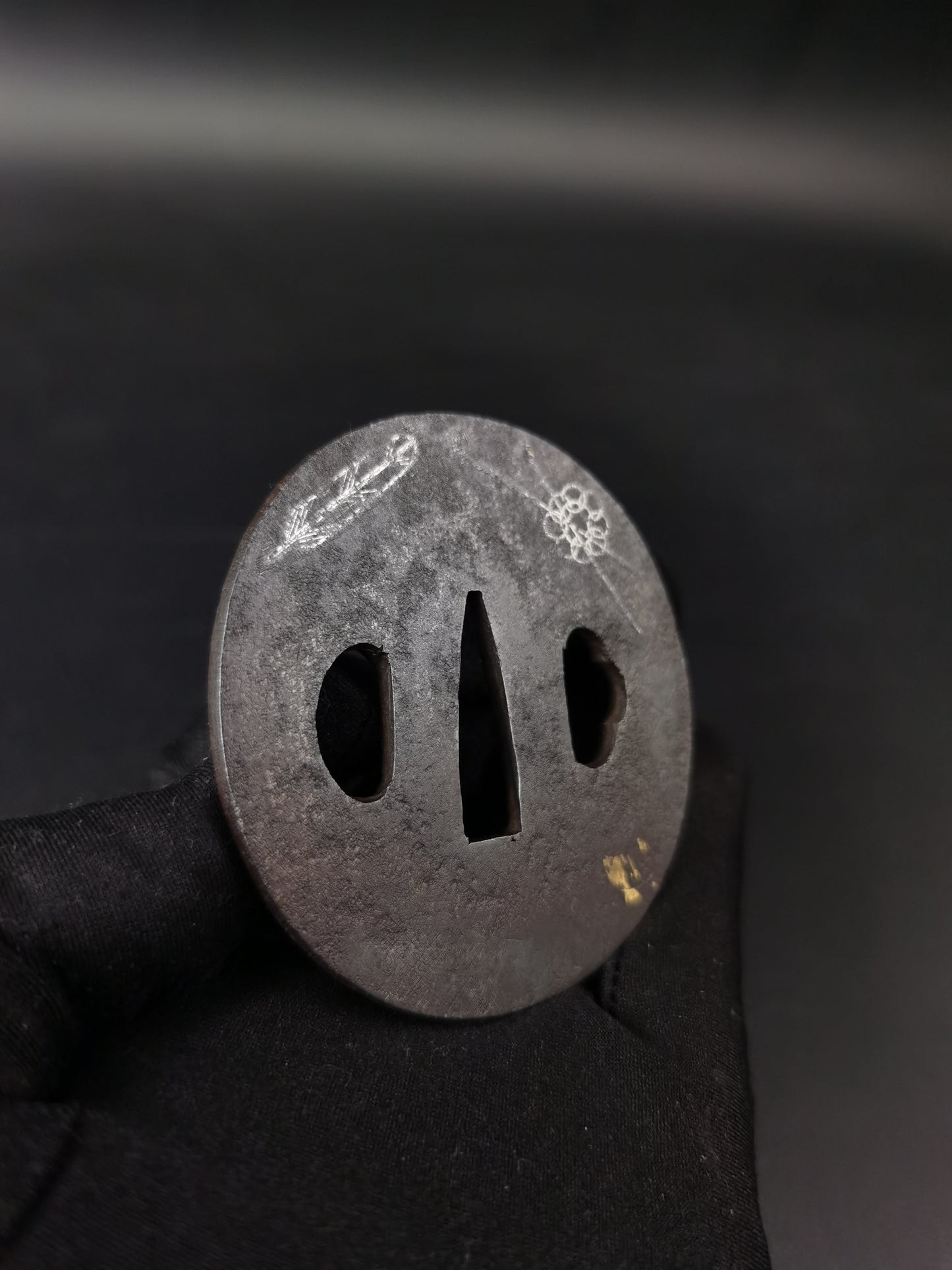 Japanese Type ovalifolium  Pattern Tsuba for Wakziashi and Tanto Edo Period Antique A292