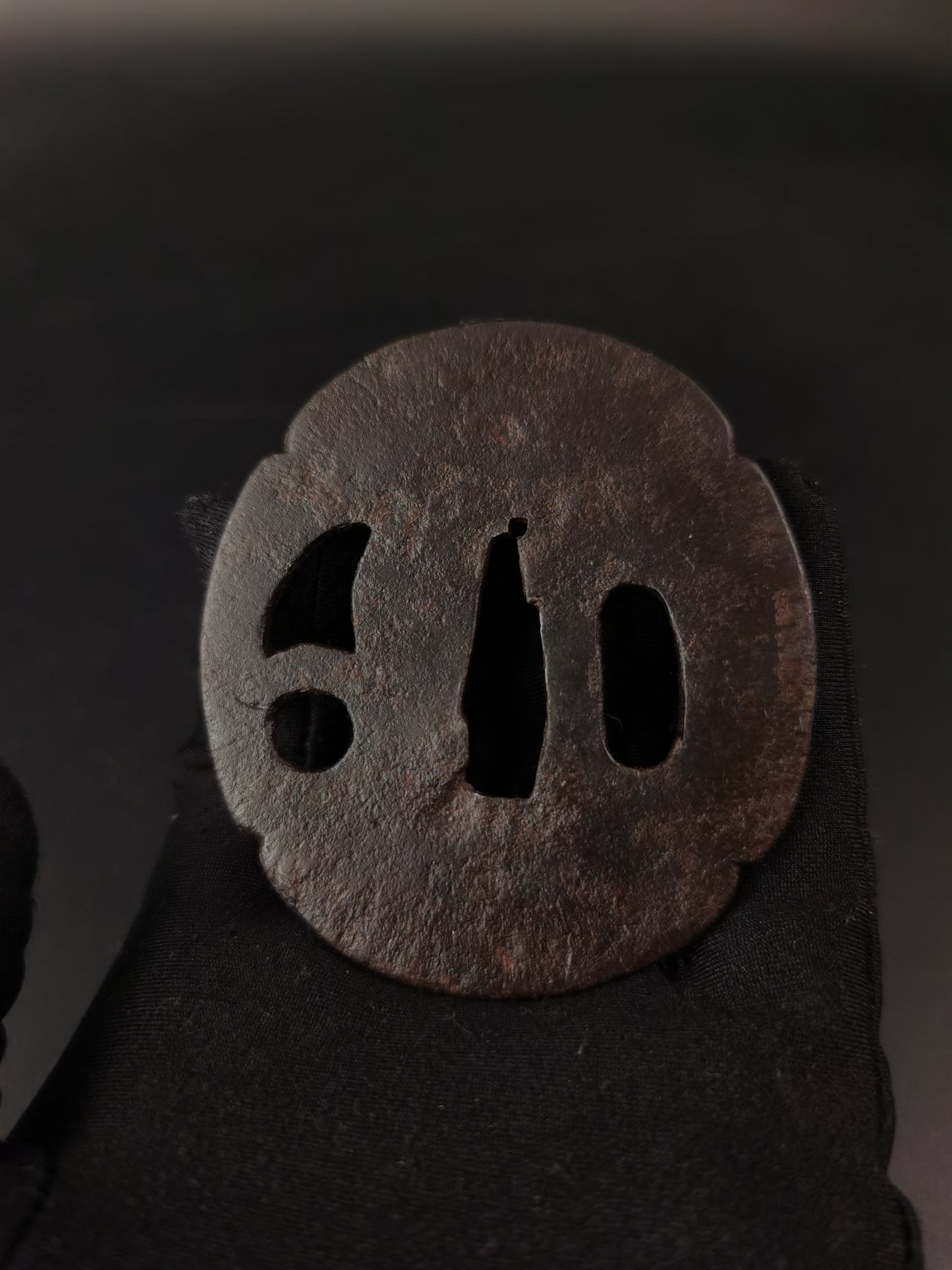 Japanese Type conch Pattern Tsuba for Wakziashi Edo Period Antique A294