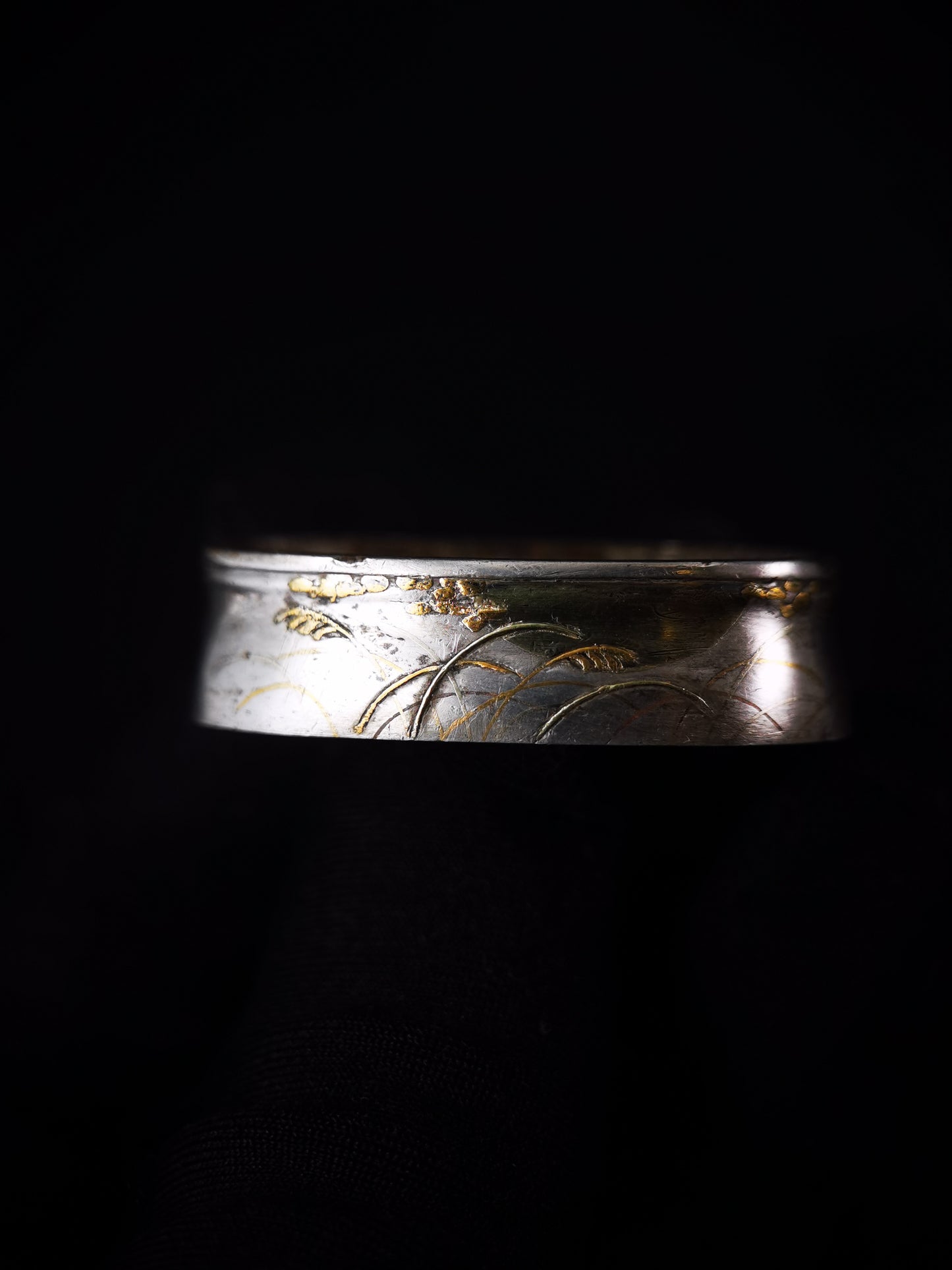 Japanese Reeds Under Moon Pattern Single Fuchi for Katana Wakziashi Edo Period Antique F197