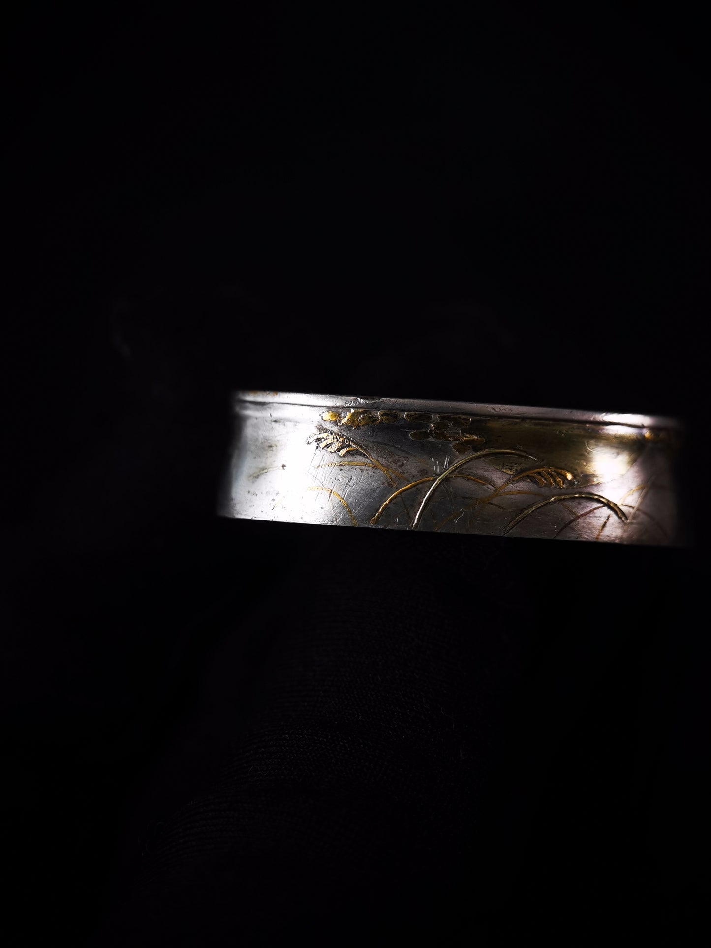 Japanese Reeds Under Moon Pattern Single Fuchi for Katana Wakziashi Edo Period Antique F197