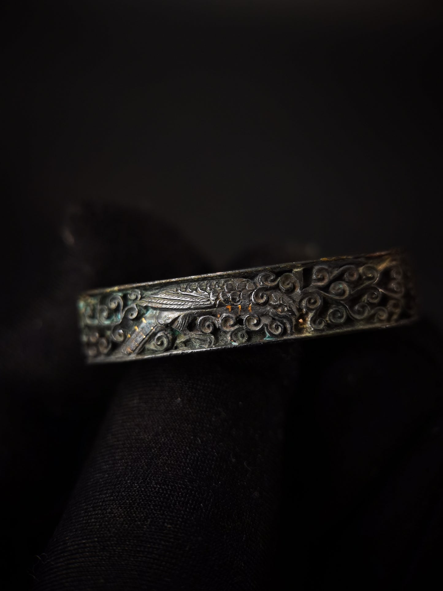 Japanese Eagle & Monkey with Arabesque Scroll Pattern Single Fuchi for Katana Wakziashi Edo Period Antique F198