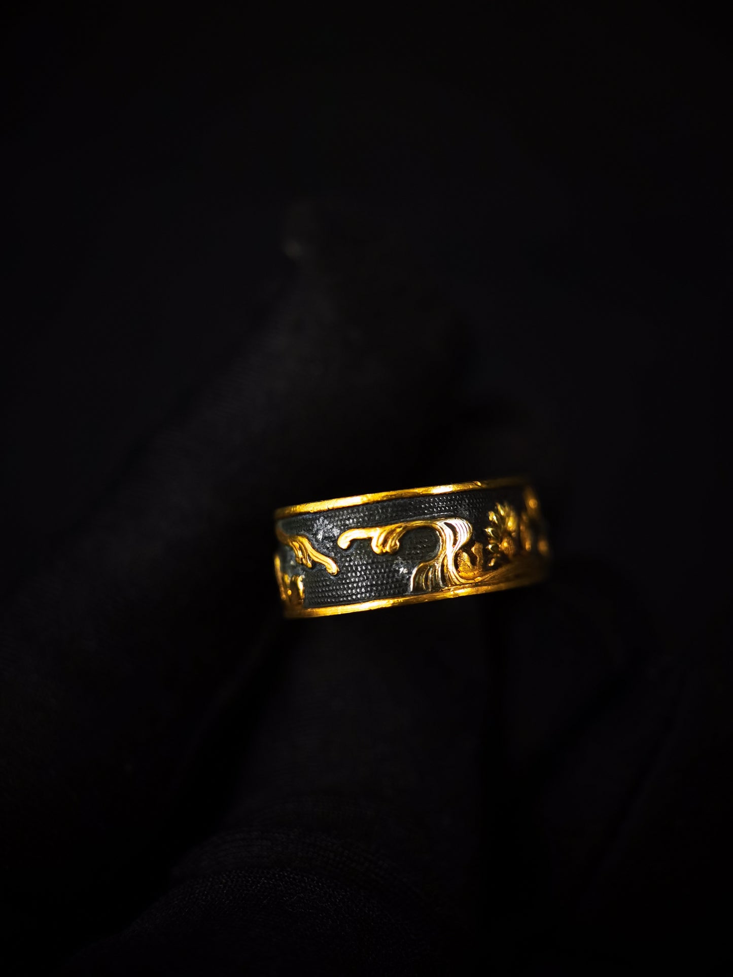 Japanese Chrysanthemums by Flowing Water Pattern Single Fuchi for Katana Wakziashi Edo Period Antique F199