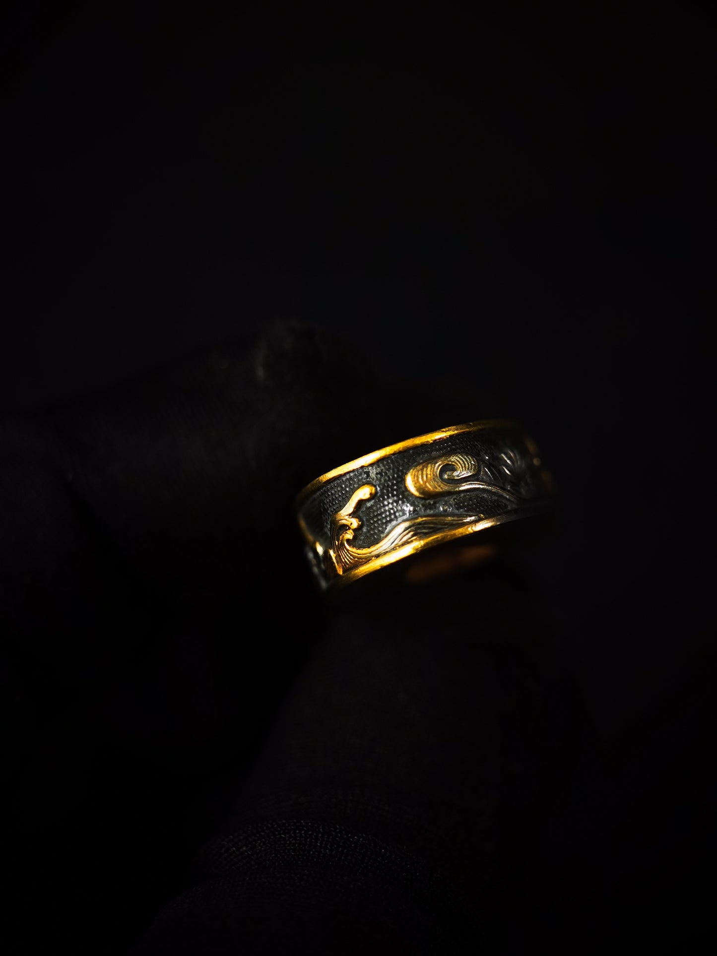 Japanese Chrysanthemums by Flowing Water Pattern Single Fuchi for Katana Wakziashi Edo Period Antique F199
