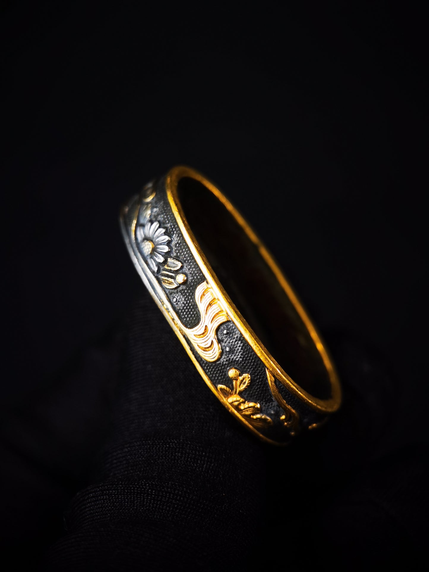 Japanese Chrysanthemums by Flowing Water Pattern Single Fuchi for Katana Wakziashi Edo Period Antique F199