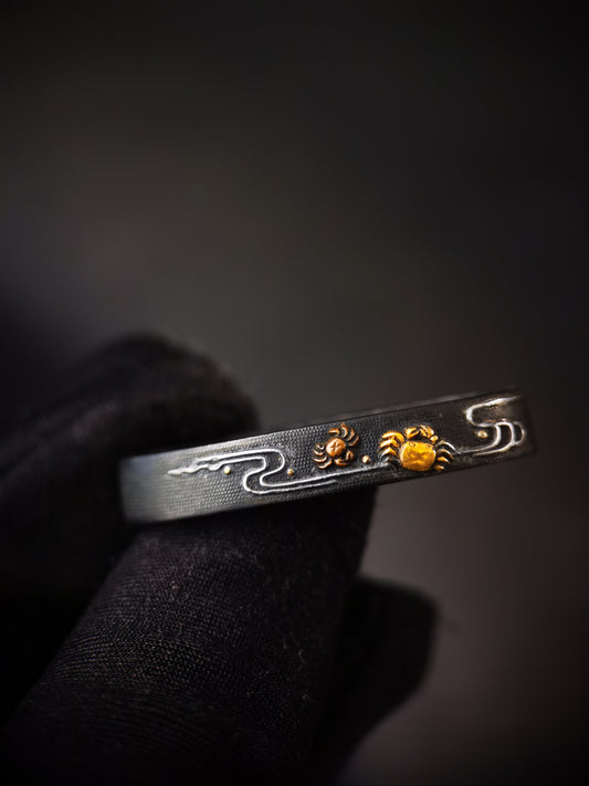 Japanese Crabs in Flowing Water Pattern Single Fuchi for Katana Wakziashi Edo Period Antique F200