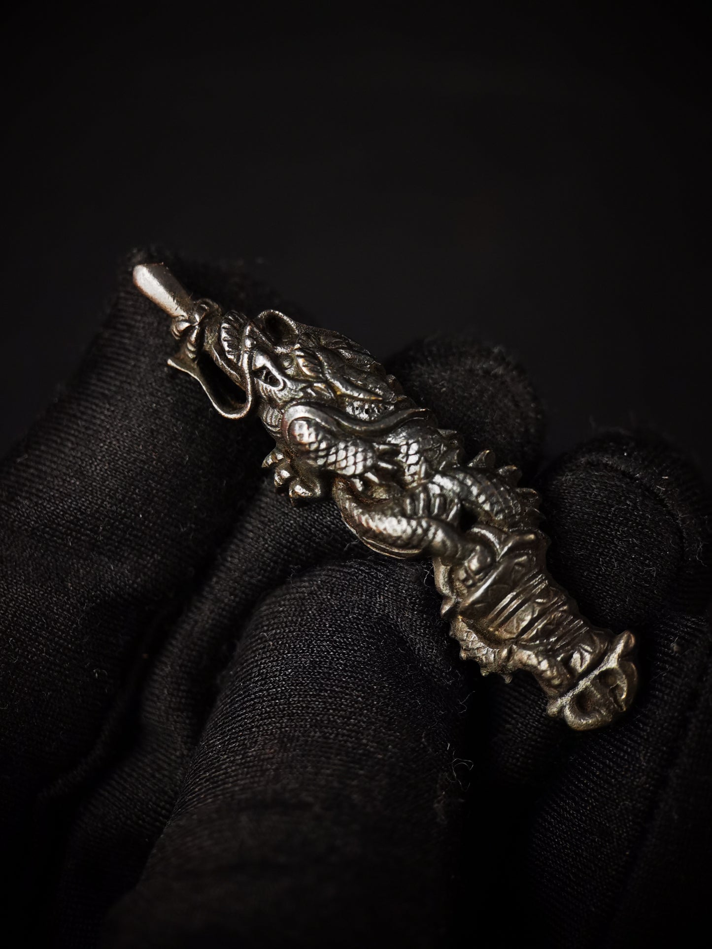 Japanese Type Black Kurikara Dragon Menuki for Katana and wakziashi Y009