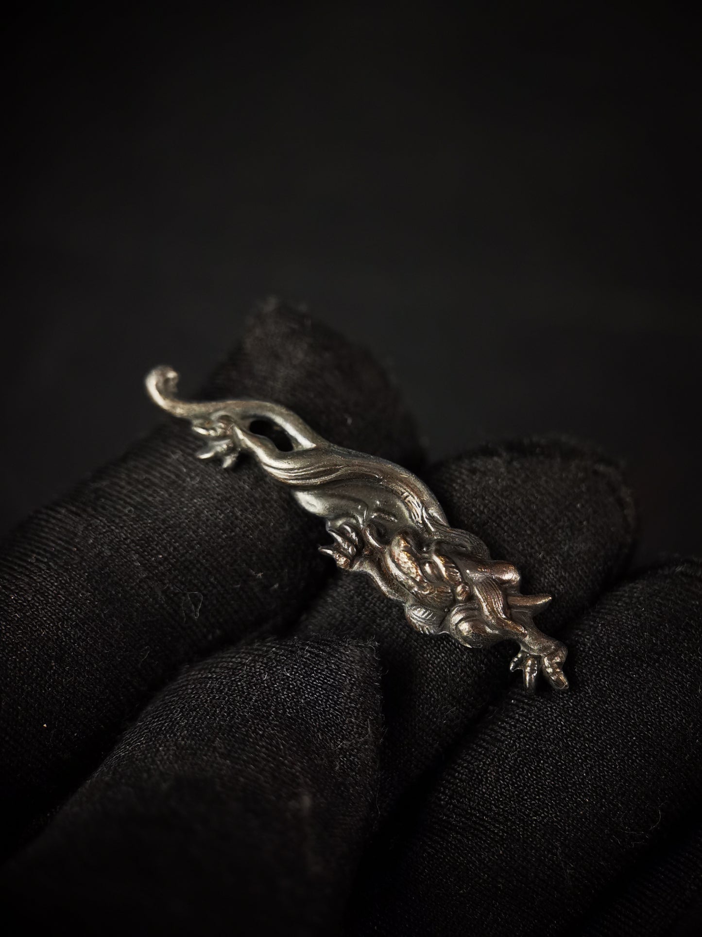 Japanese Type Small Black Rain Dragon Menuki for wakziashi Y012