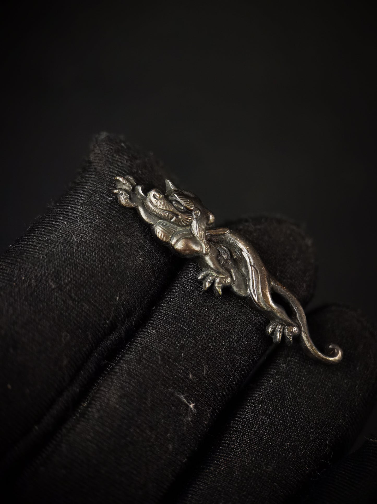 Japanese Type Small Black Rain Dragon Menuki for wakziashi Y012