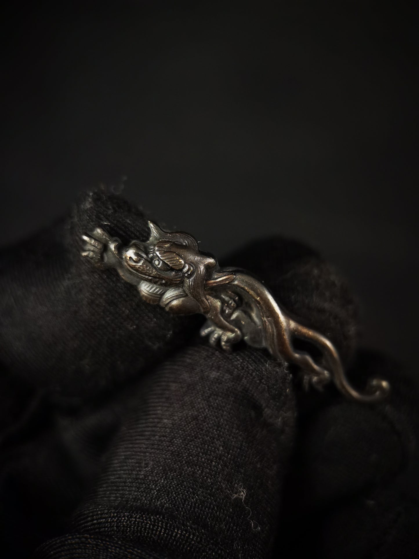 Japanese Type Small Black Rain Dragon Menuki for wakziashi Y012