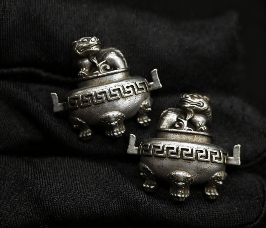 Japanese Type Lion Dog and pod Pattern Menuki for wakziashi and Tanto Y113