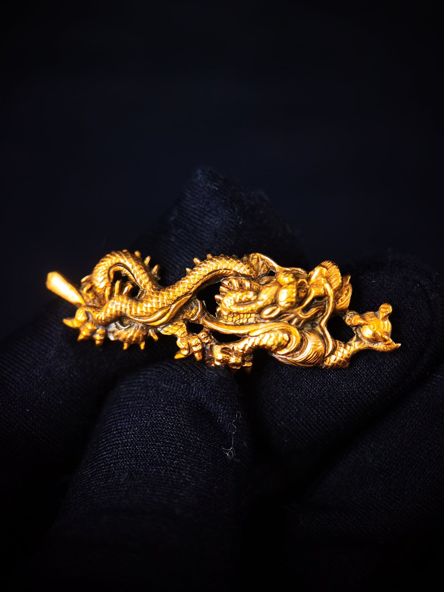 Japanese Type Menuki for wakziashi Big golden dragon Y004
