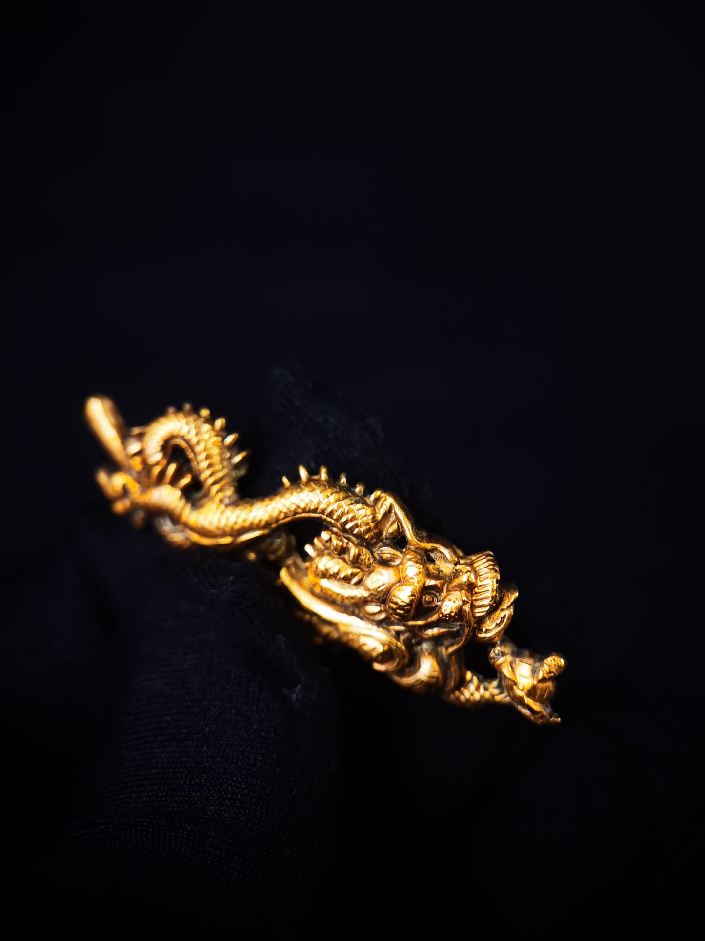 Japanese Type Menuki for wakziashi Big golden dragon Y004