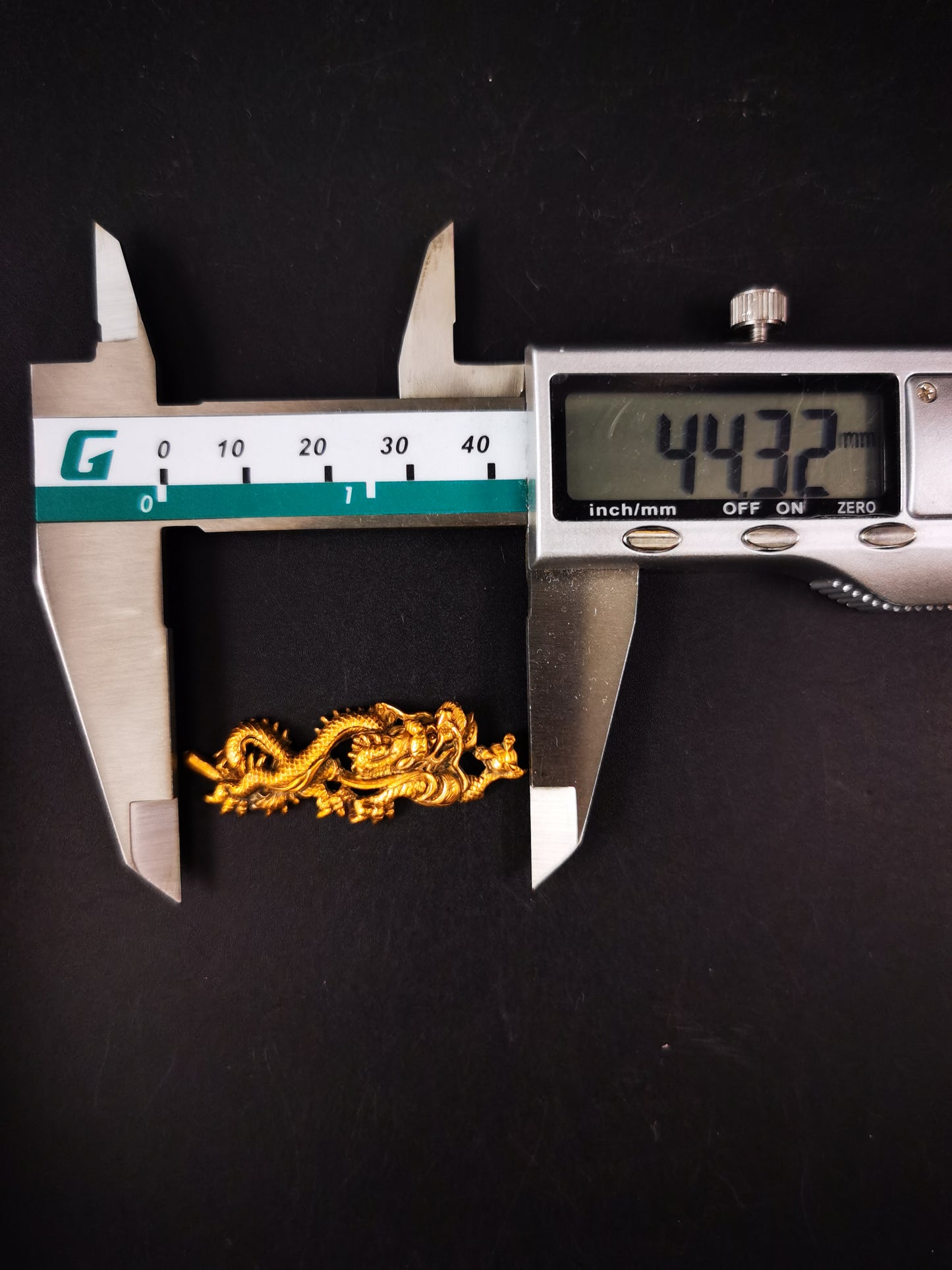 Japanese Type Menuki for wakziashi Big golden dragon Y004