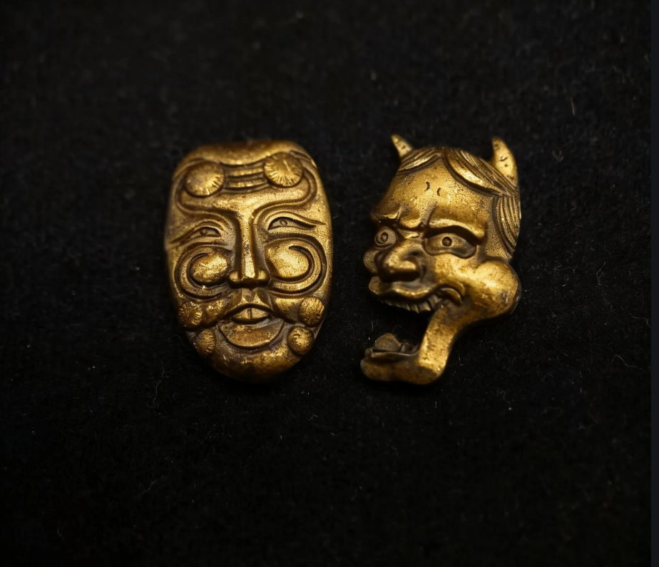 Japanese Type Noh Drama Mask Pattern Menuki for wakziashi Tanto, Y125
