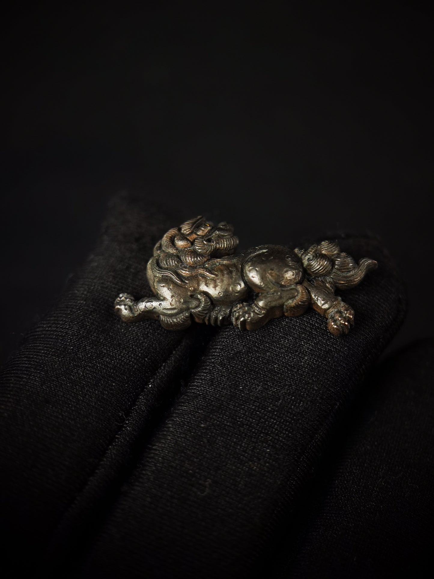 Japanese Lion Dog Menuki for Katana Wakziashi and Tanto Edo Period Antique C108
