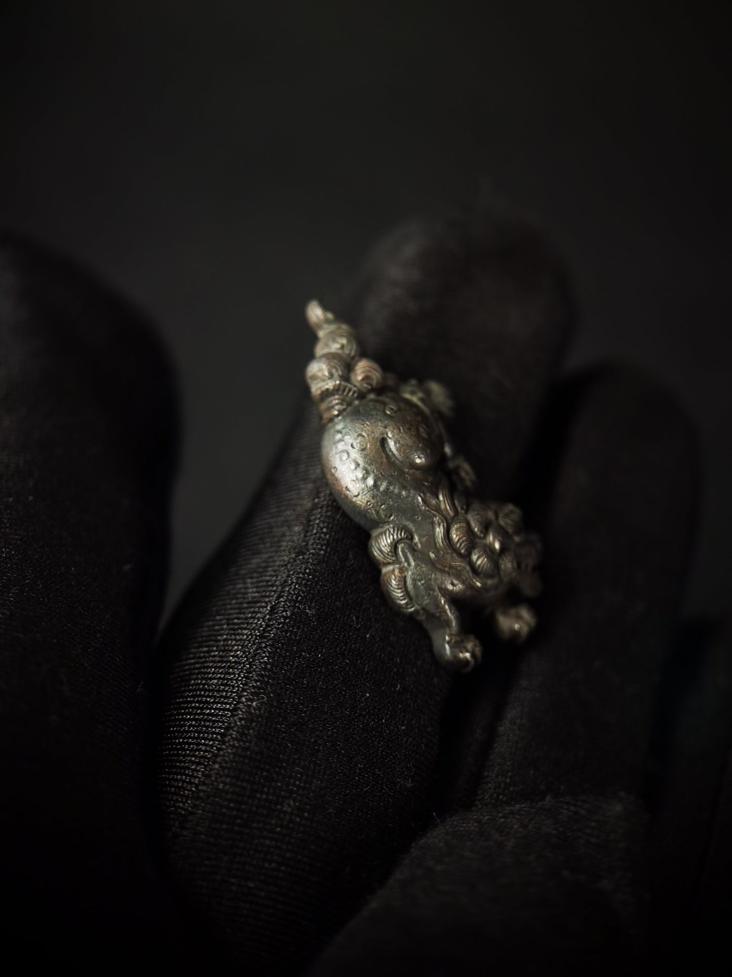 Japanese Lion Dog Menuki for Katana Wakziashi and Tanto Edo Period Antique C108