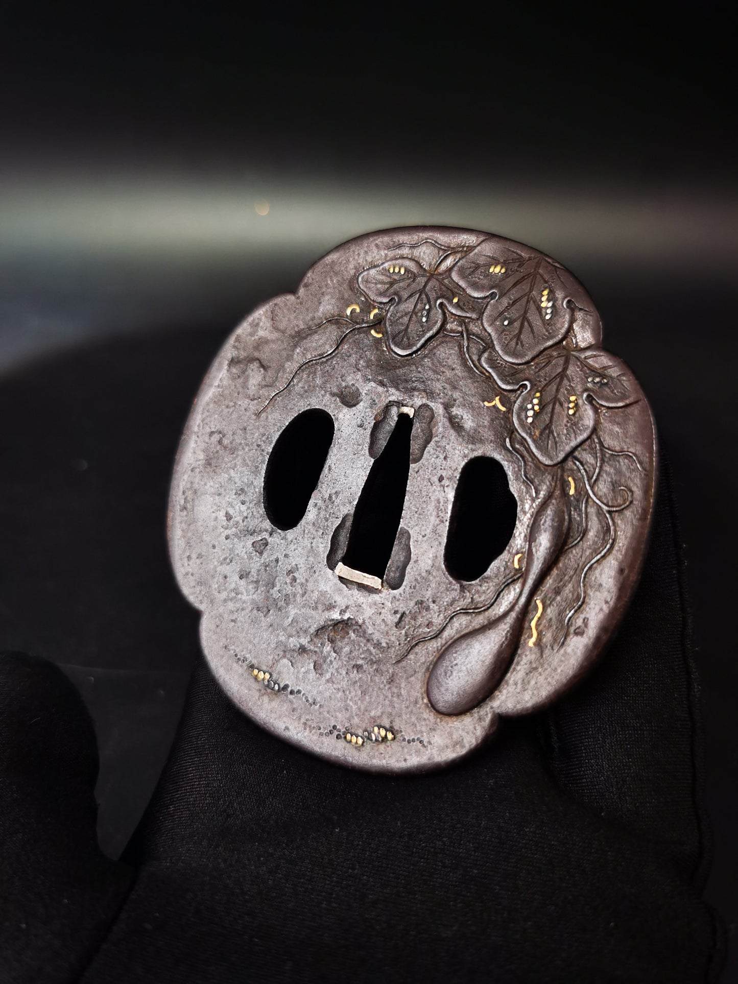 Japanese Gourds and Vines Pattern Tsuba for Katana and Wakziashi Edo Period Antique A311