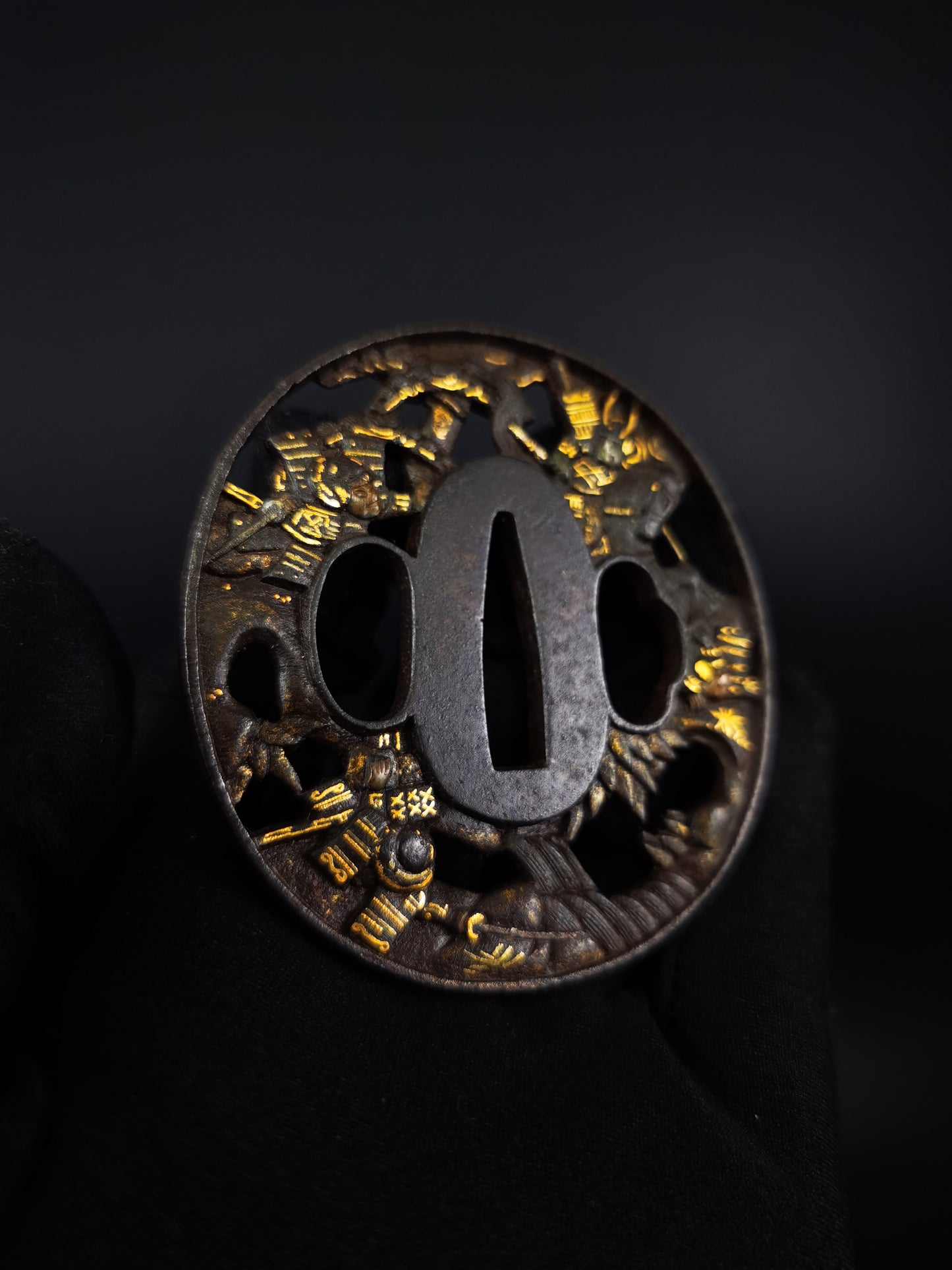 Japanese Samurai battles Pattern Tsuba for Wakziashi Edo Period Antique A312