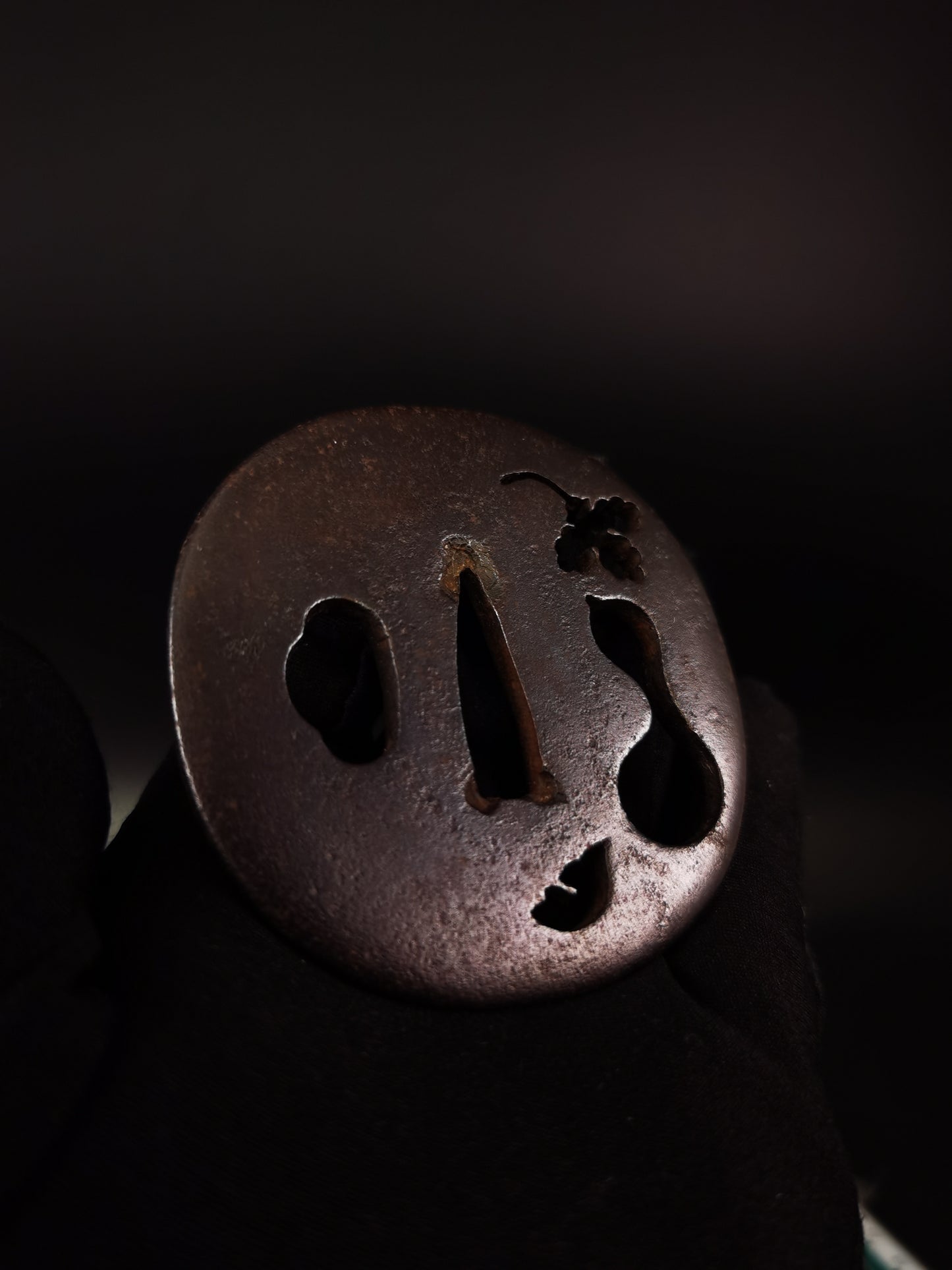 Japanese Type Gourd Pattern Tsuba for Wakziashi and Tanto Edo Period Antique A313
