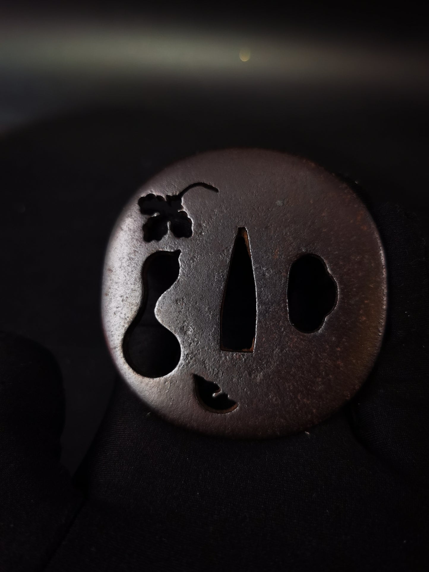 Japanese Type Gourd Pattern Tsuba for Wakziashi and Tanto Edo Period Antique A313