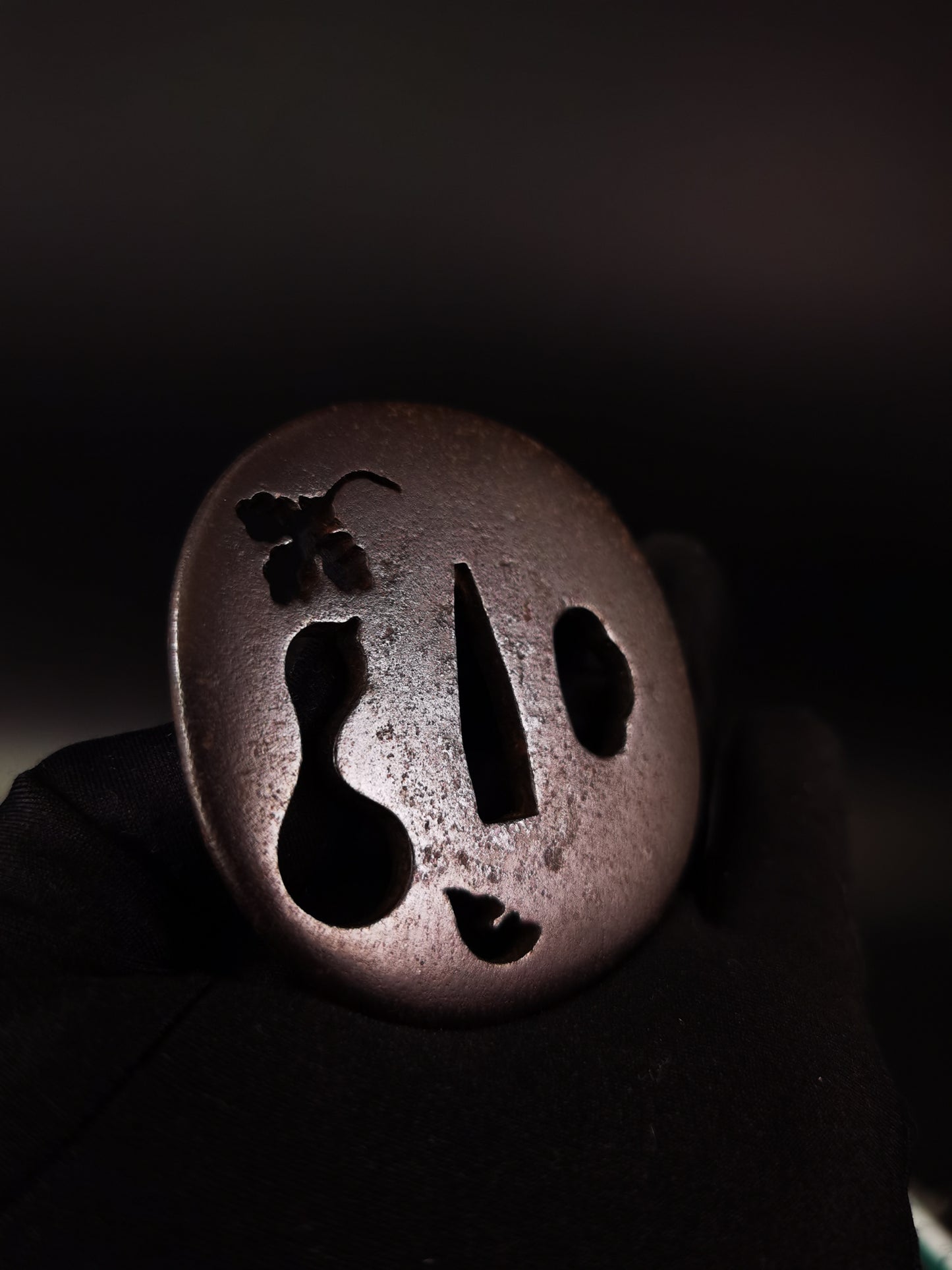 Japanese Type Gourd Pattern Tsuba for Wakziashi and Tanto Edo Period Antique A313