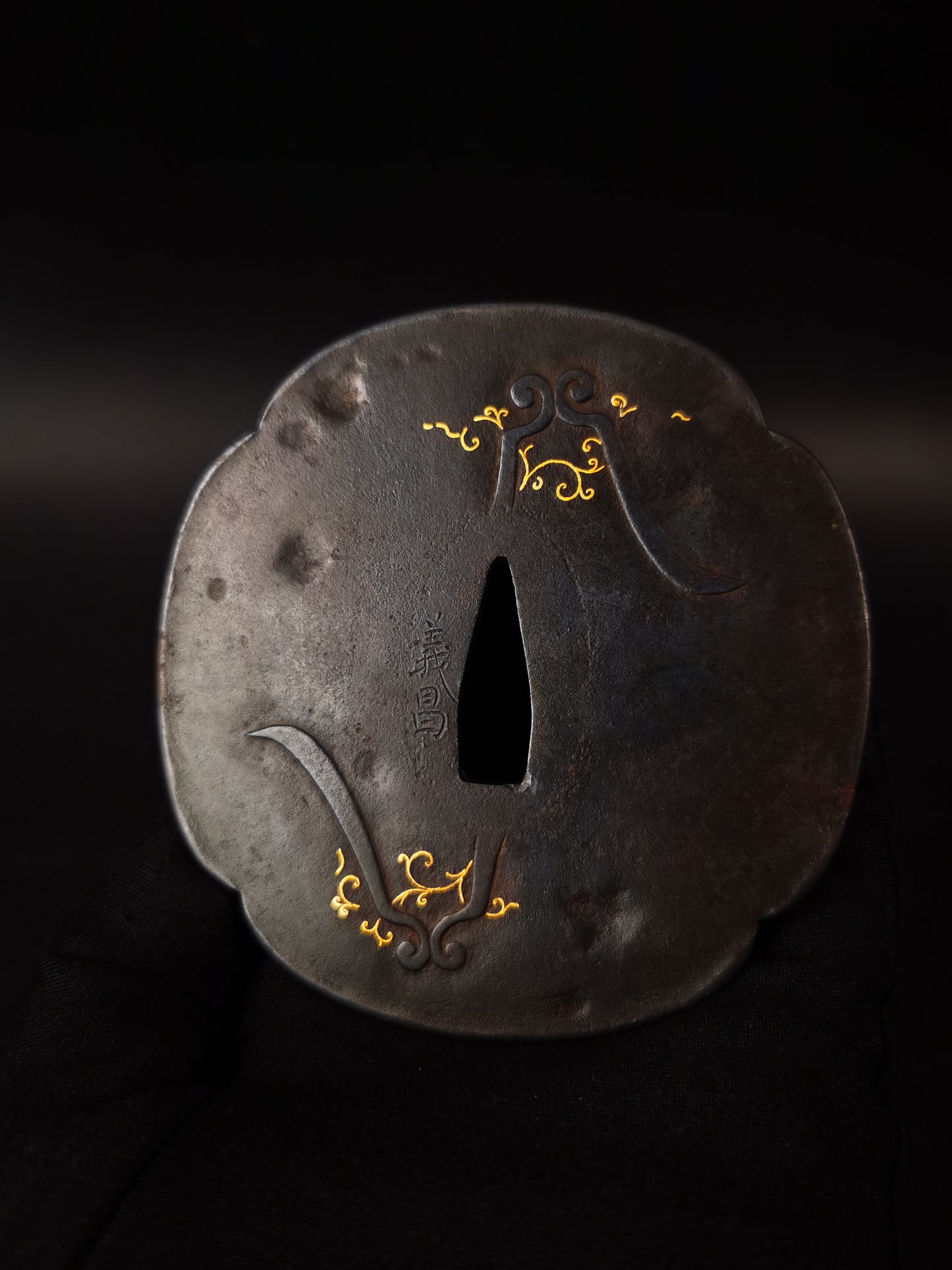 Japanese Kotoji-mon and Karakusa pattern Tsuba for Katana wakziashi and tanto Edo period antique A315