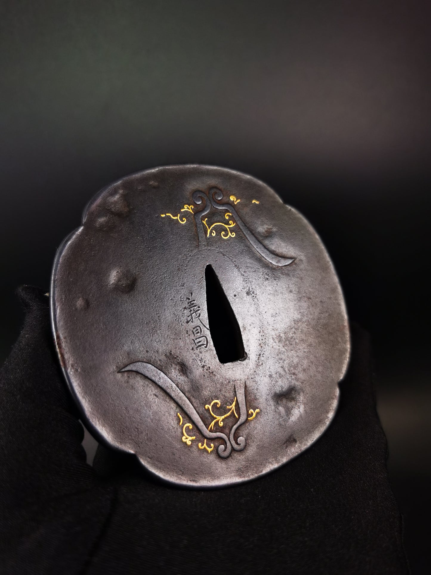 Japanese Kotoji-mon and Karakusa pattern Tsuba for Katana wakziashi and tanto Edo period antique A315