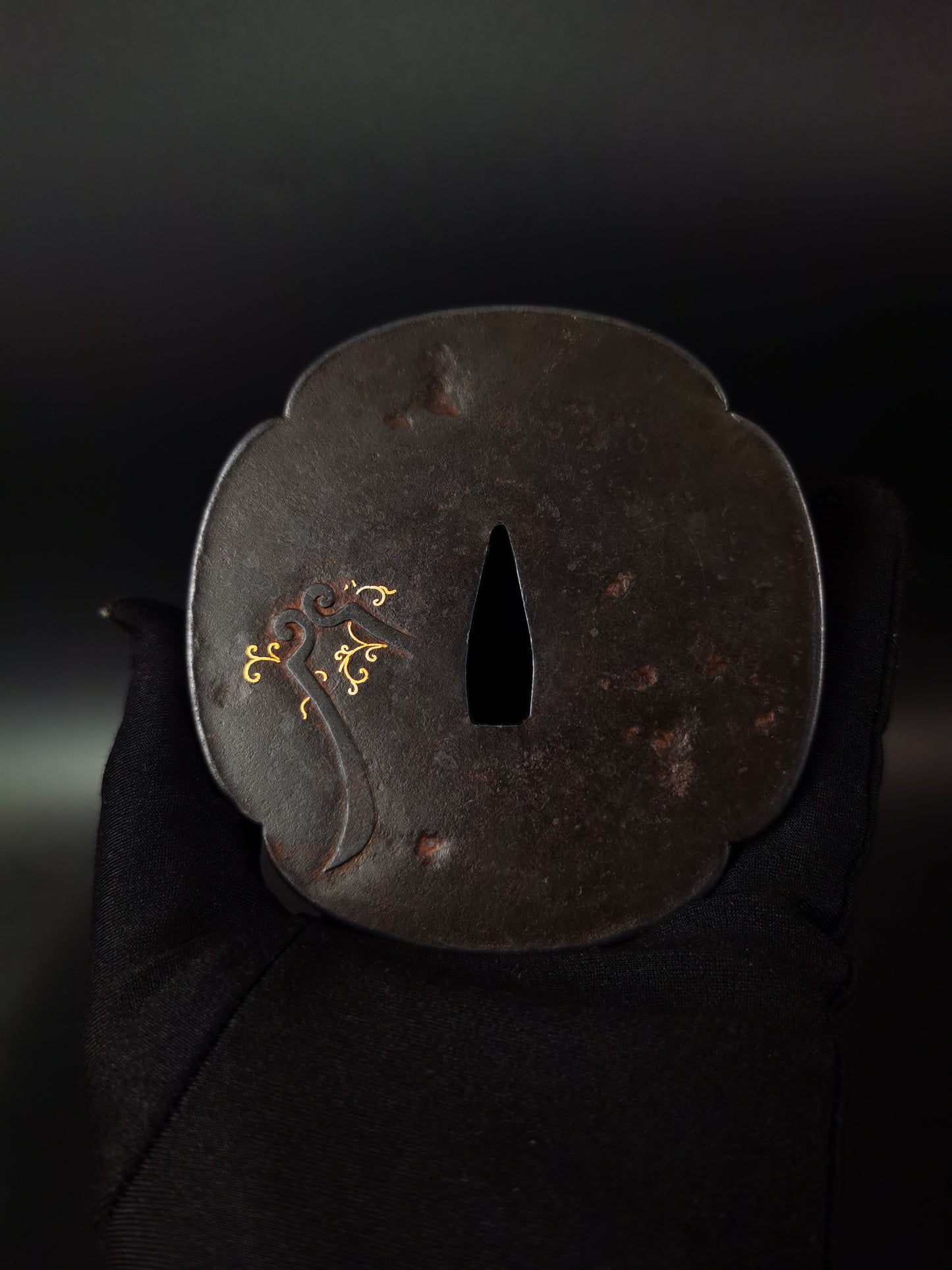 Japanese Kotoji-mon and Karakusa pattern Tsuba for Katana wakziashi and tanto Edo period antique A315