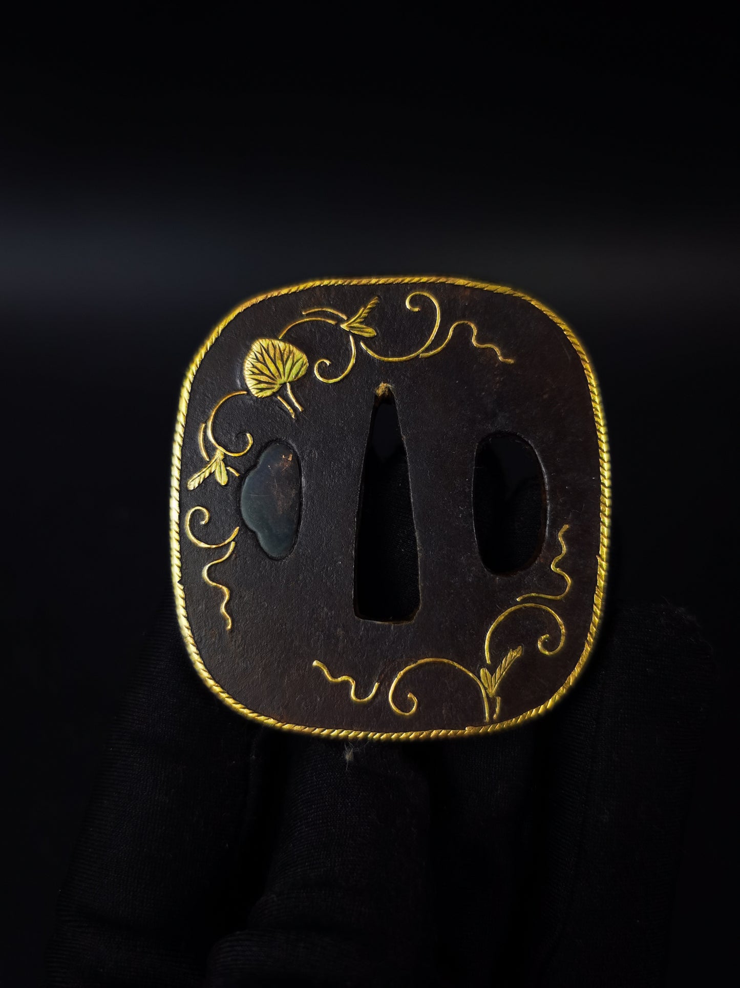 Japanese Aoi Leaf pattern Tsuba for wakziashi and tanto Edo period antique A318