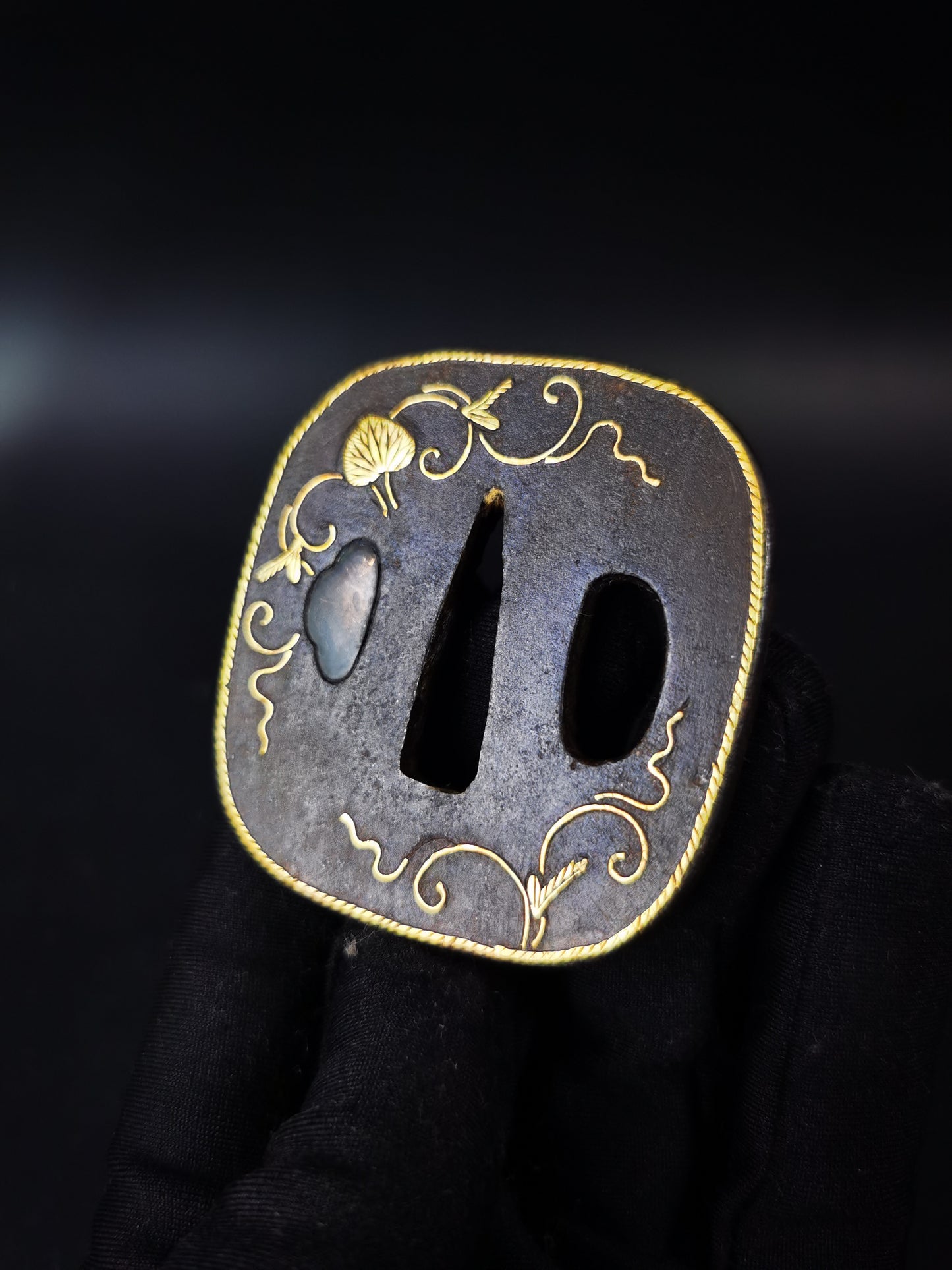 Japanese Aoi Leaf pattern Tsuba for wakziashi and tanto Edo period antique A318