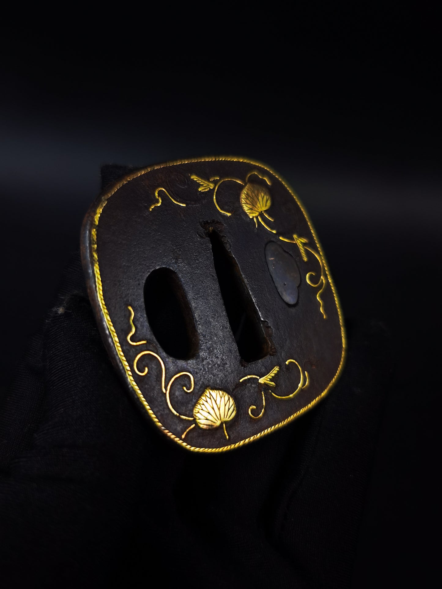 Japanese Aoi Leaf pattern Tsuba for wakziashi and tanto Edo period antique A318