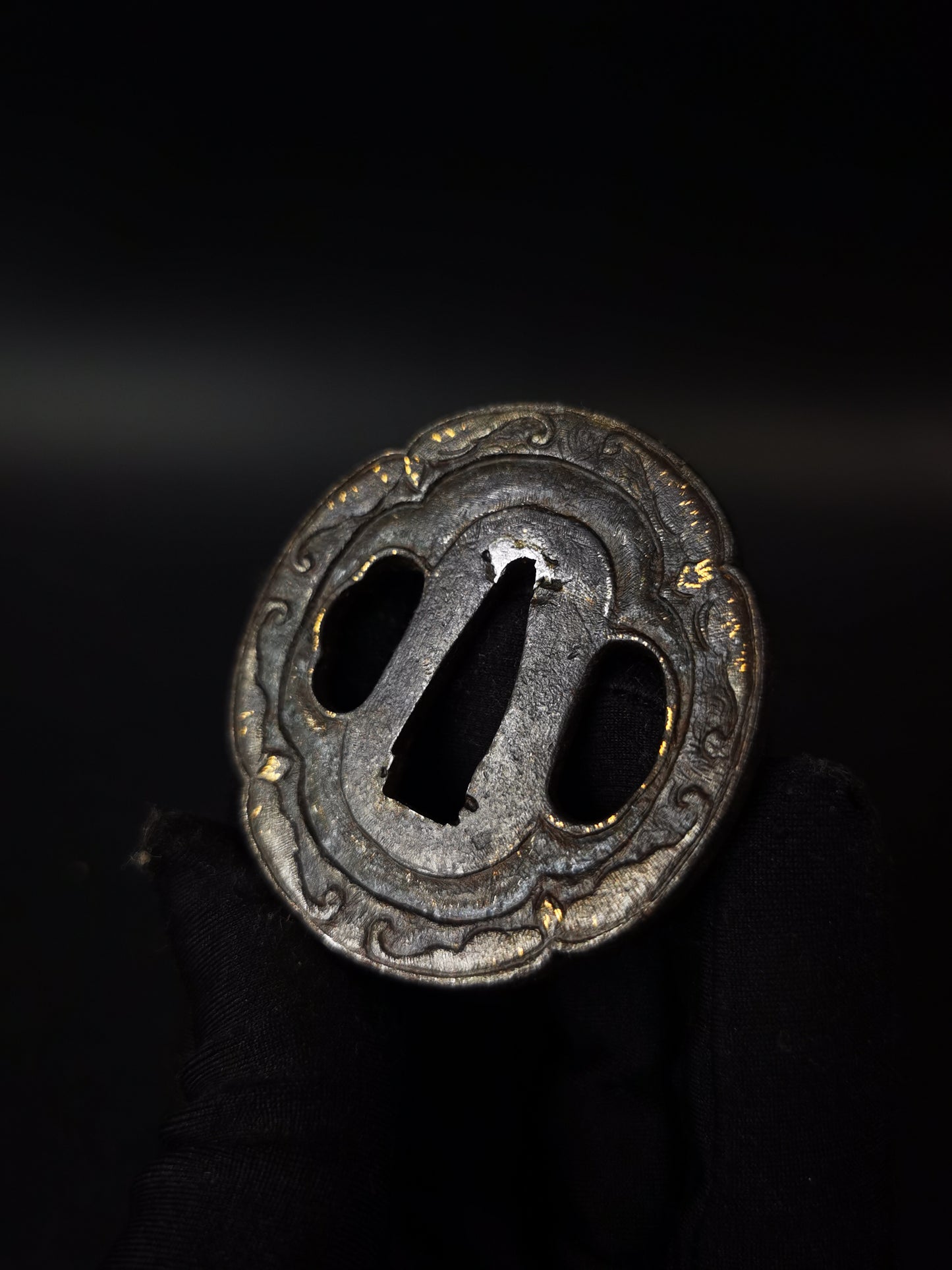 Japanese Bat Relief pattern Tsuba for wakziashi and tanto Edo period antique A319